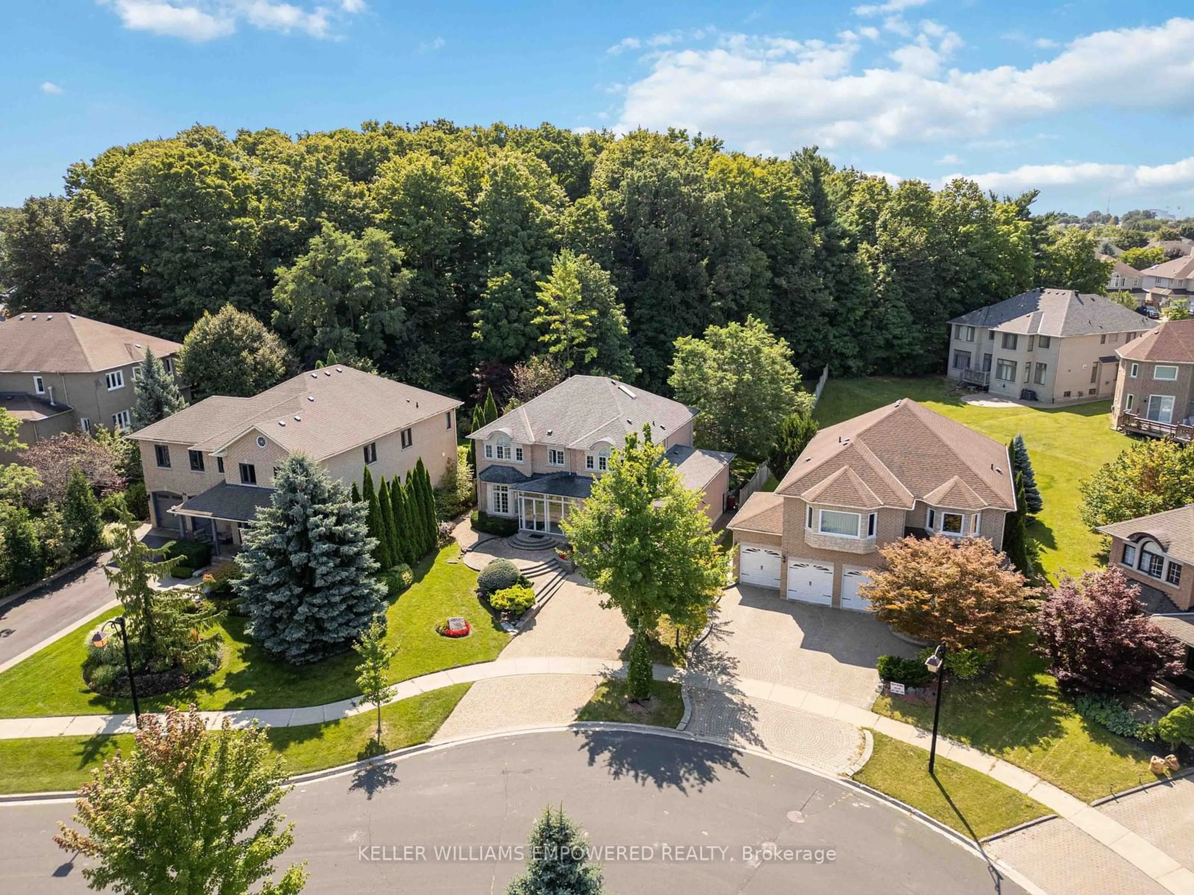 A pic from outside/outdoor area/front of a property/back of a property/a pic from drone, mountain view for 92 Oakhaven Dr, Markham Ontario L6C 1X9