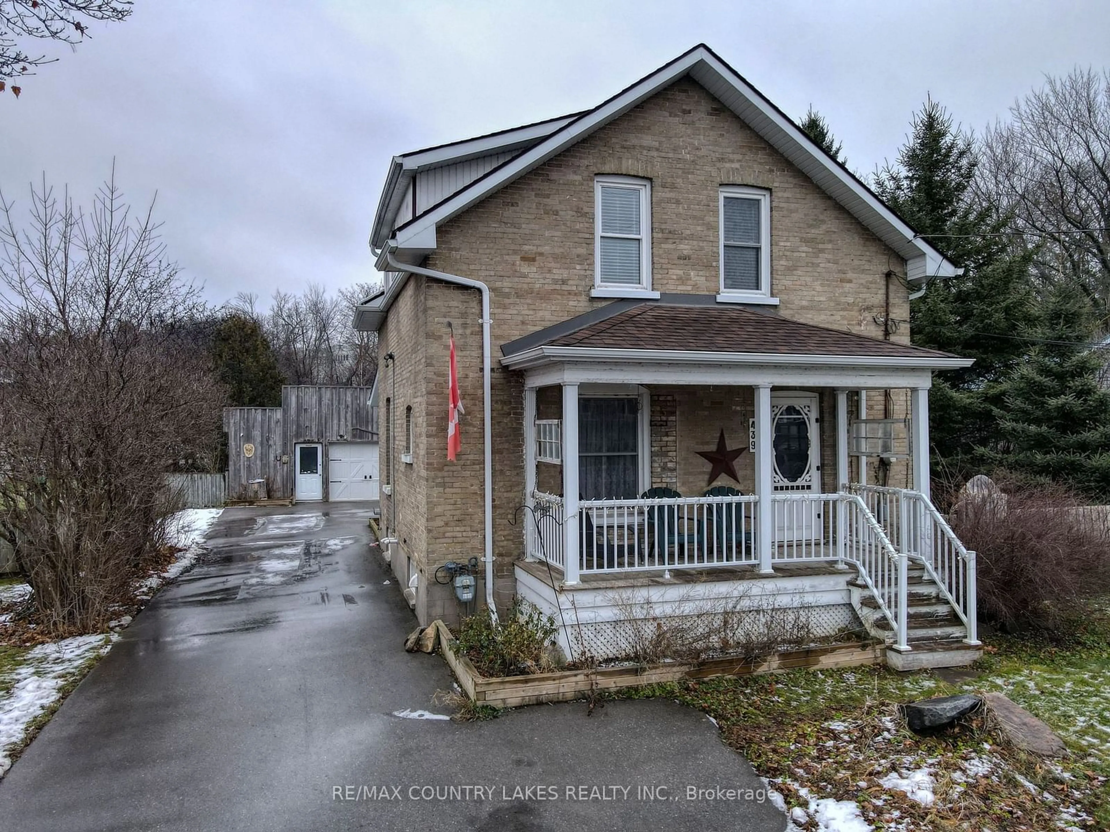 A pic from outside/outdoor area/front of a property/back of a property/a pic from drone, street for 439 Osborne St, Brock Ontario L0K 1A0