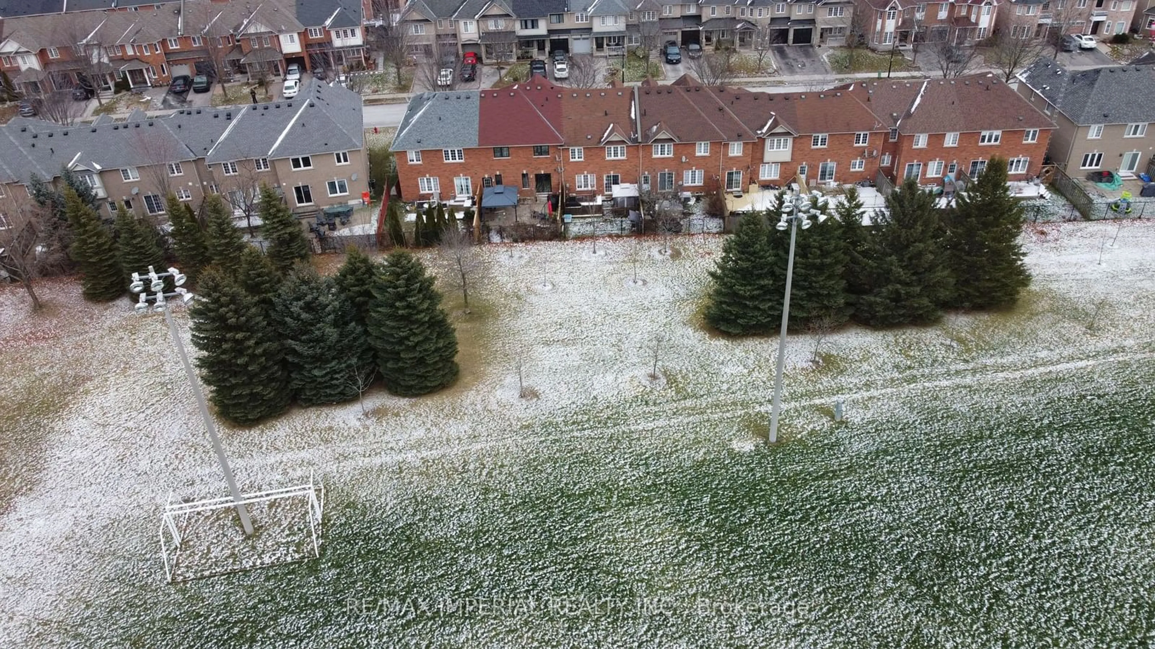 A pic from outside/outdoor area/front of a property/back of a property/a pic from drone, unknown for 282 Coachwhip Tr, Newmarket Ontario L3X 2Y4