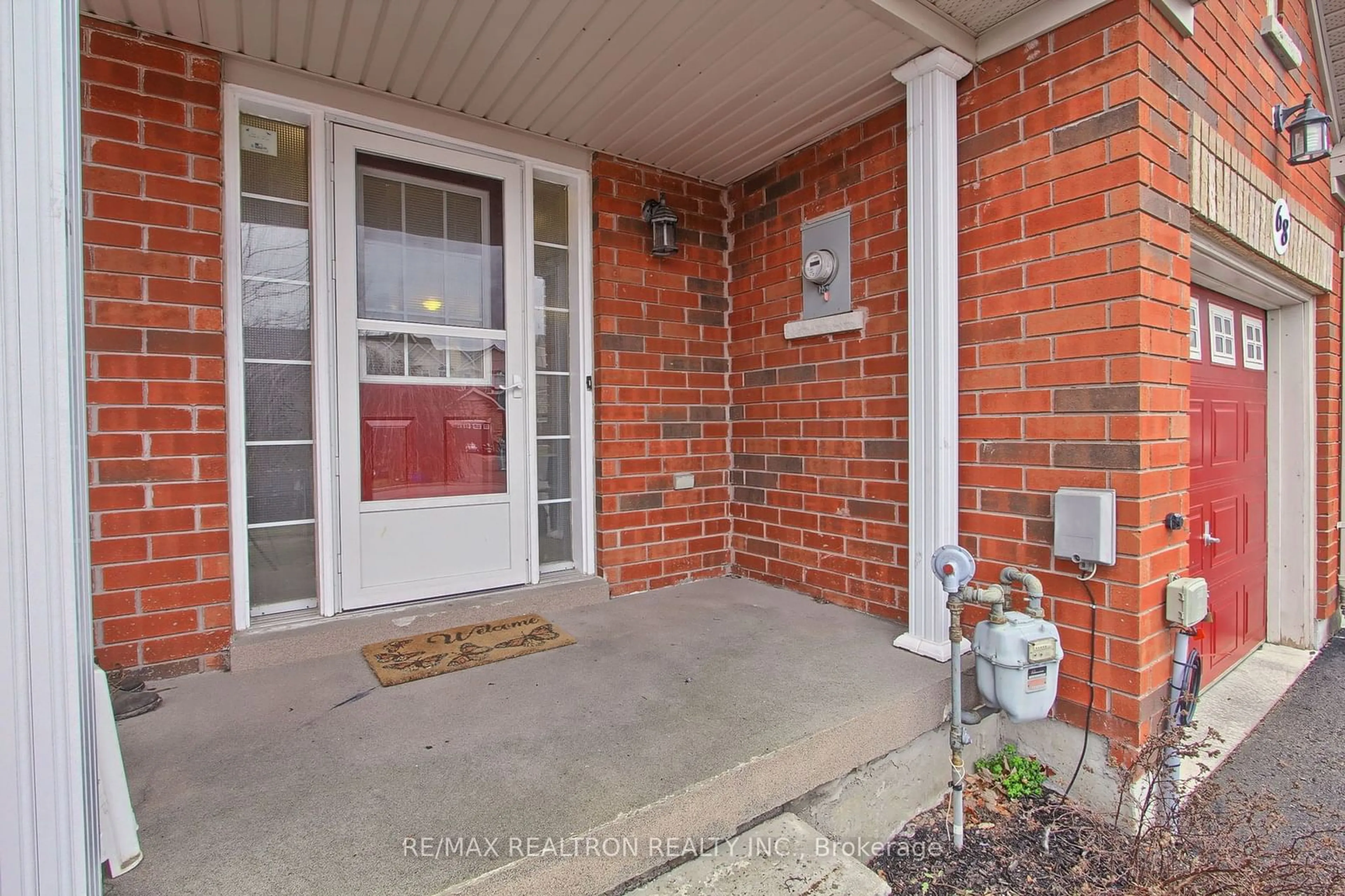 Indoor entryway for 68 Lilly Mckeowan Cres, East Gwillimbury Ontario L0G 1M0