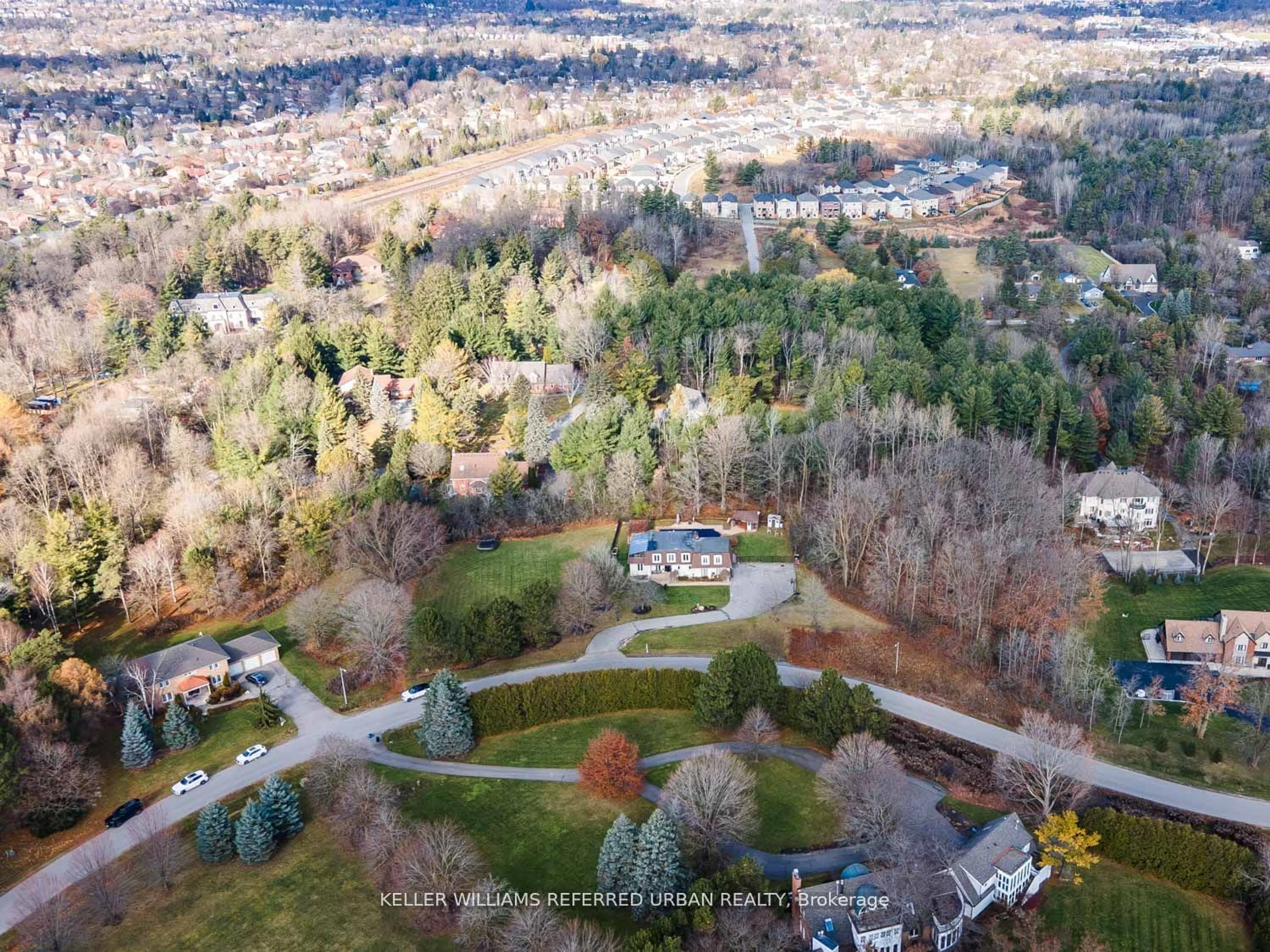 A pic from outside/outdoor area/front of a property/back of a property/a pic from drone, unknown for 7 Houdini Way, Aurora Ontario L4G 6X1