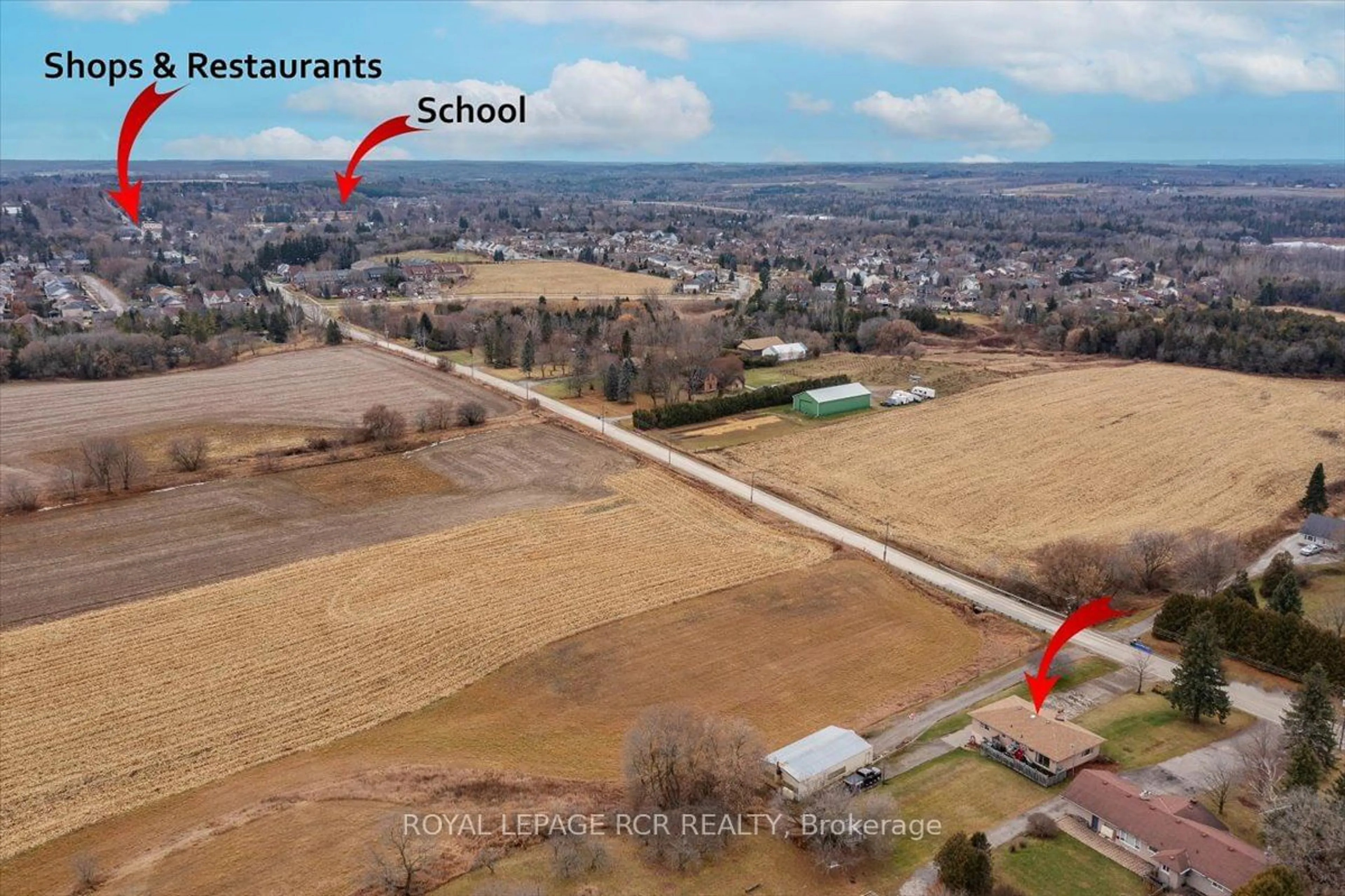 A pic from outside/outdoor area/front of a property/back of a property/a pic from drone, unknown for 19621 Centre St, East Gwillimbury Ontario L0G 1M0