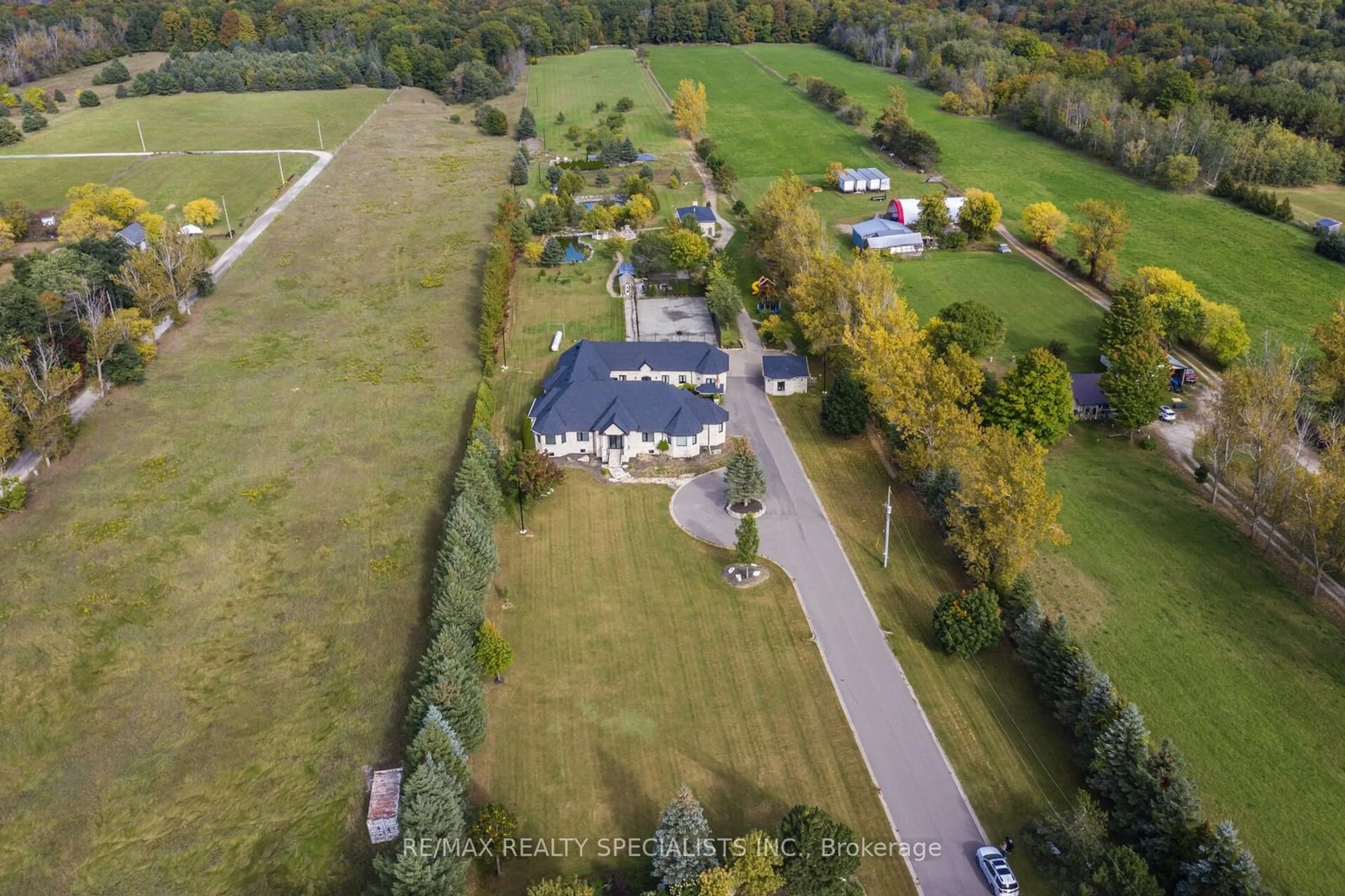 A pic from outside/outdoor area/front of a property/back of a property/a pic from drone, unknown for 2991 Concession Rd 4, Adjala-Tosorontio Ontario L0G 1L2