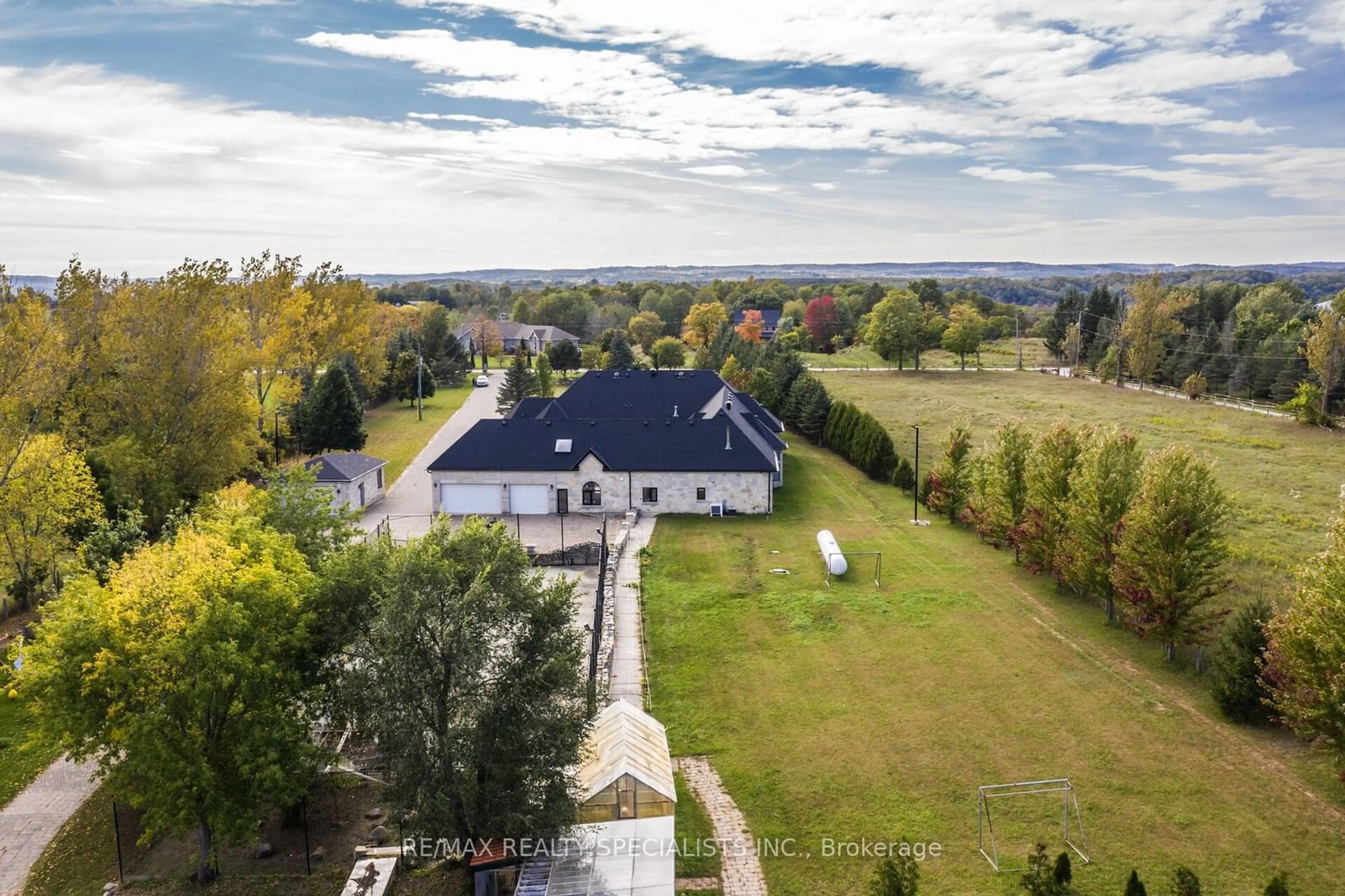 A pic from outside/outdoor area/front of a property/back of a property/a pic from drone, mountain view for 2991 Concession Rd 4, Adjala-Tosorontio Ontario L0G 1L2