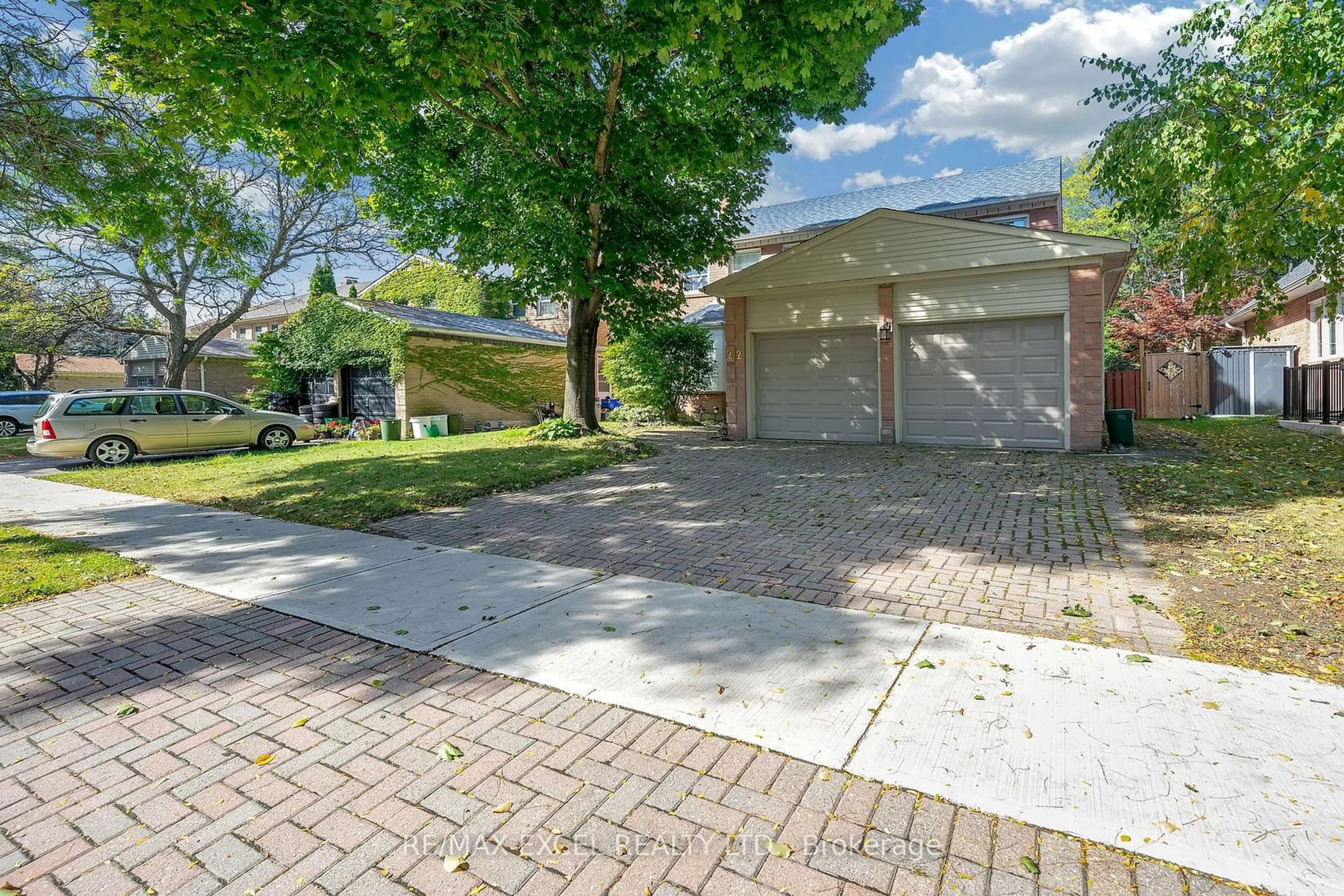 Patio, street for 22 The Bridle Tr, Markham Ontario L3R 4E9