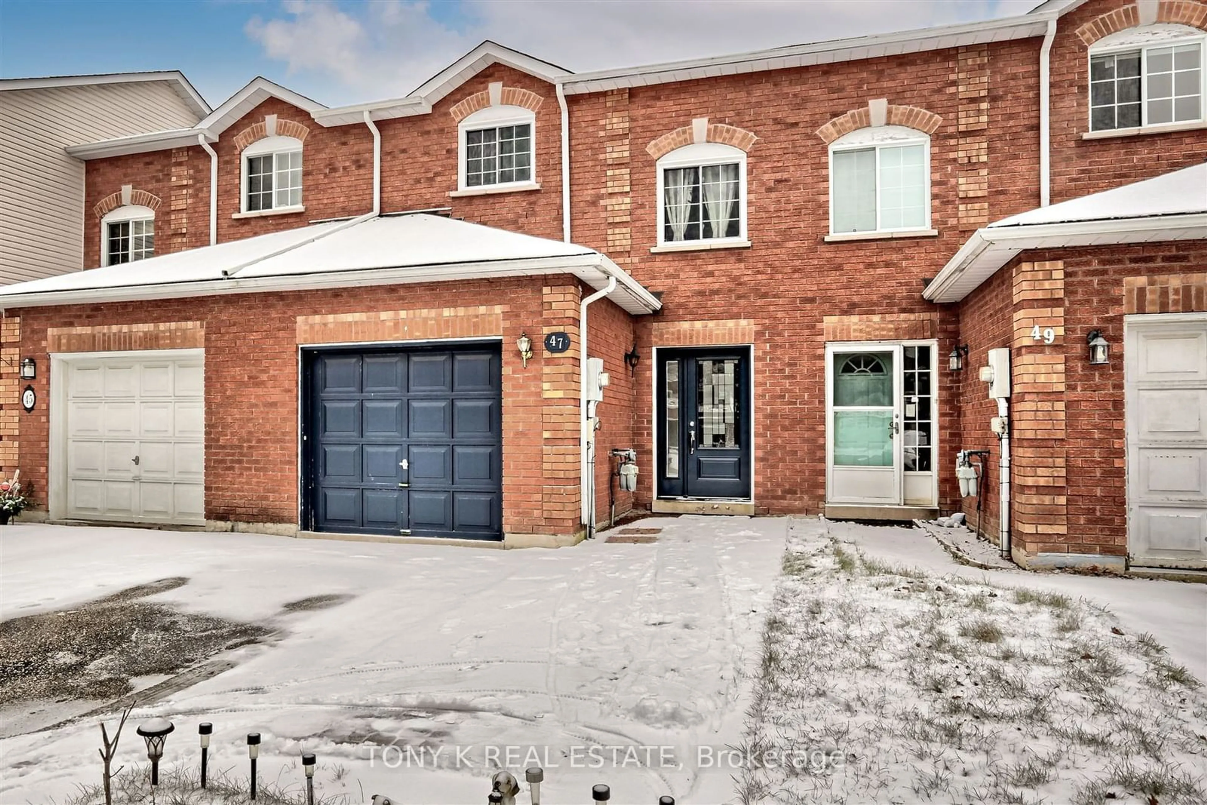 Home with brick exterior material, street for 47 O'Leary Crt, New Tecumseth Ontario L0G 1W0