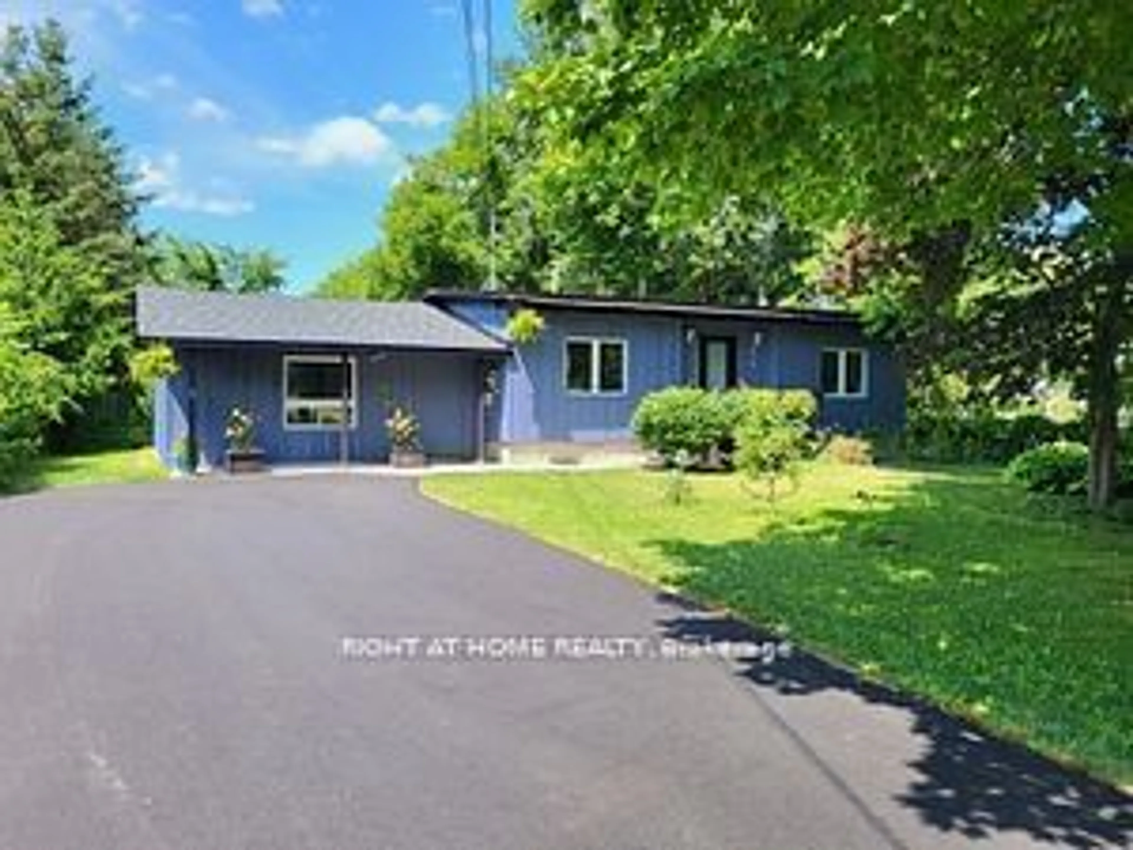 A pic from outside/outdoor area/front of a property/back of a property/a pic from drone, street for 1012 Goshen Rd, Innisfil Ontario L9S 2B5