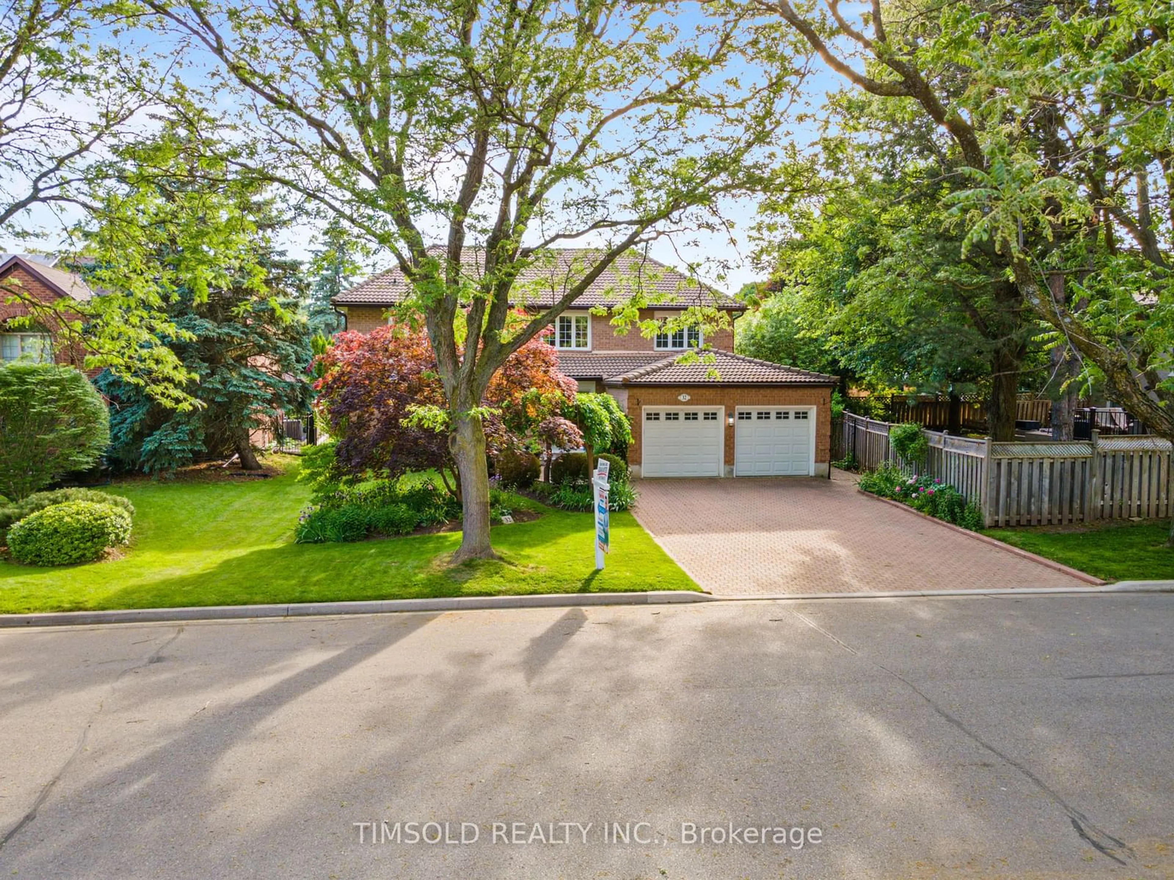 A pic from outside/outdoor area/front of a property/back of a property/a pic from drone, street for 32 Addington Sq, Markham Ontario L3R 7N1