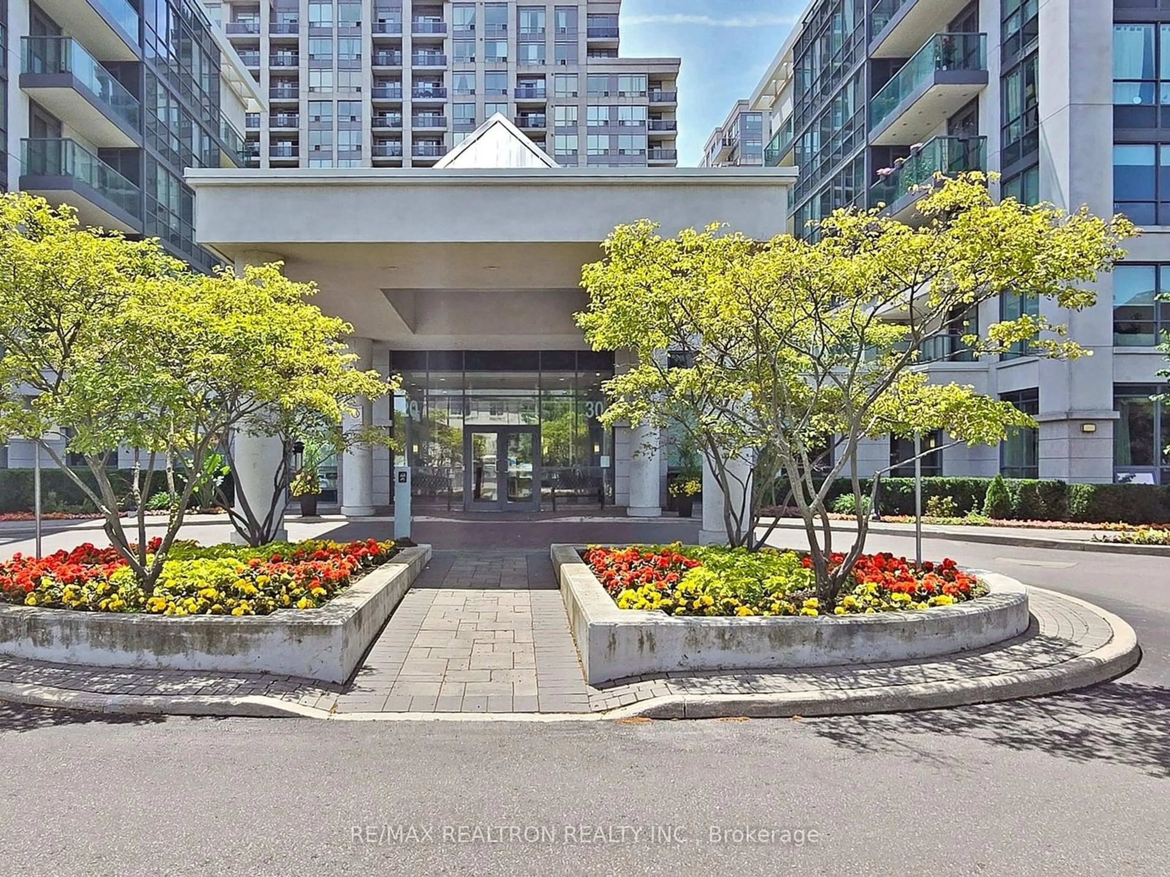 Indoor foyer for 30 North Park Rd #1207, Vaughan Ontario L4J 0G6