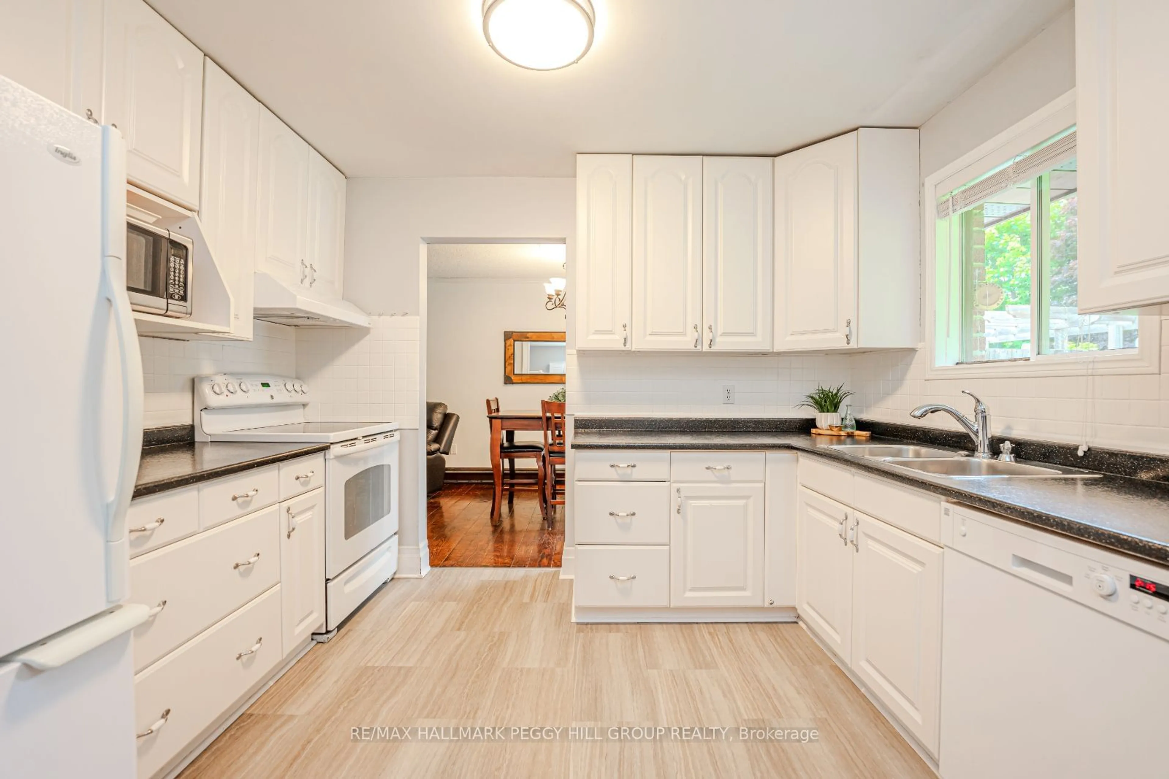 Standard kitchen, unknown for 13 Cooks Dr, Uxbridge Ontario L0C 1C0