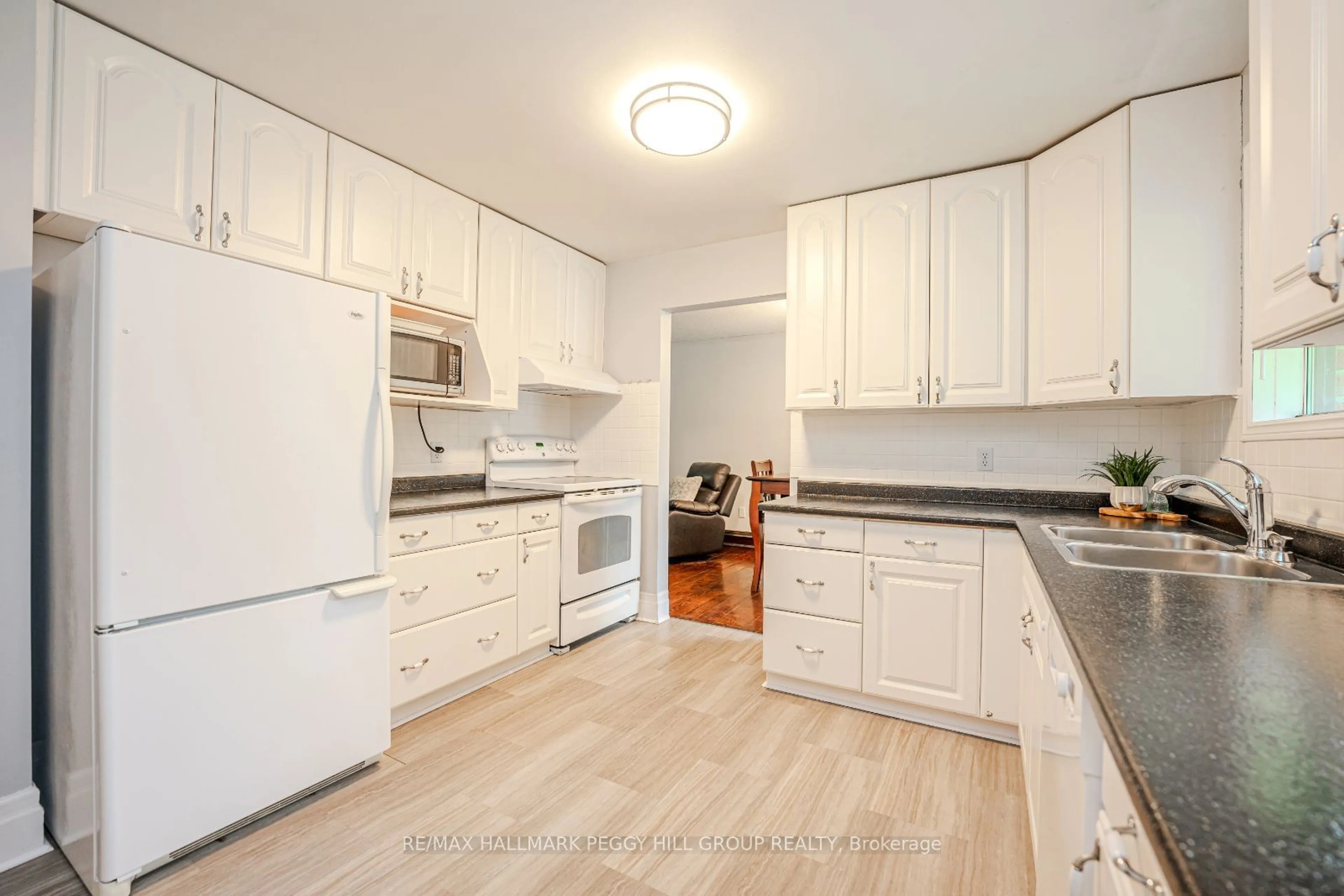 Standard kitchen, unknown for 13 Cooks Dr, Uxbridge Ontario L0C 1C0