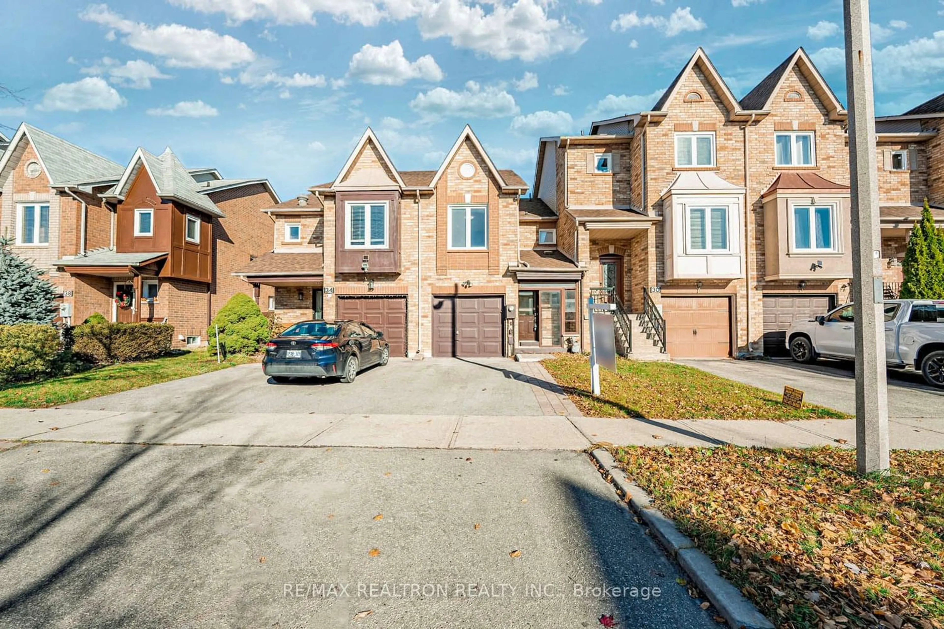 Unknown for 32 Kelso Cres, Vaughan Ontario L6A 2C7