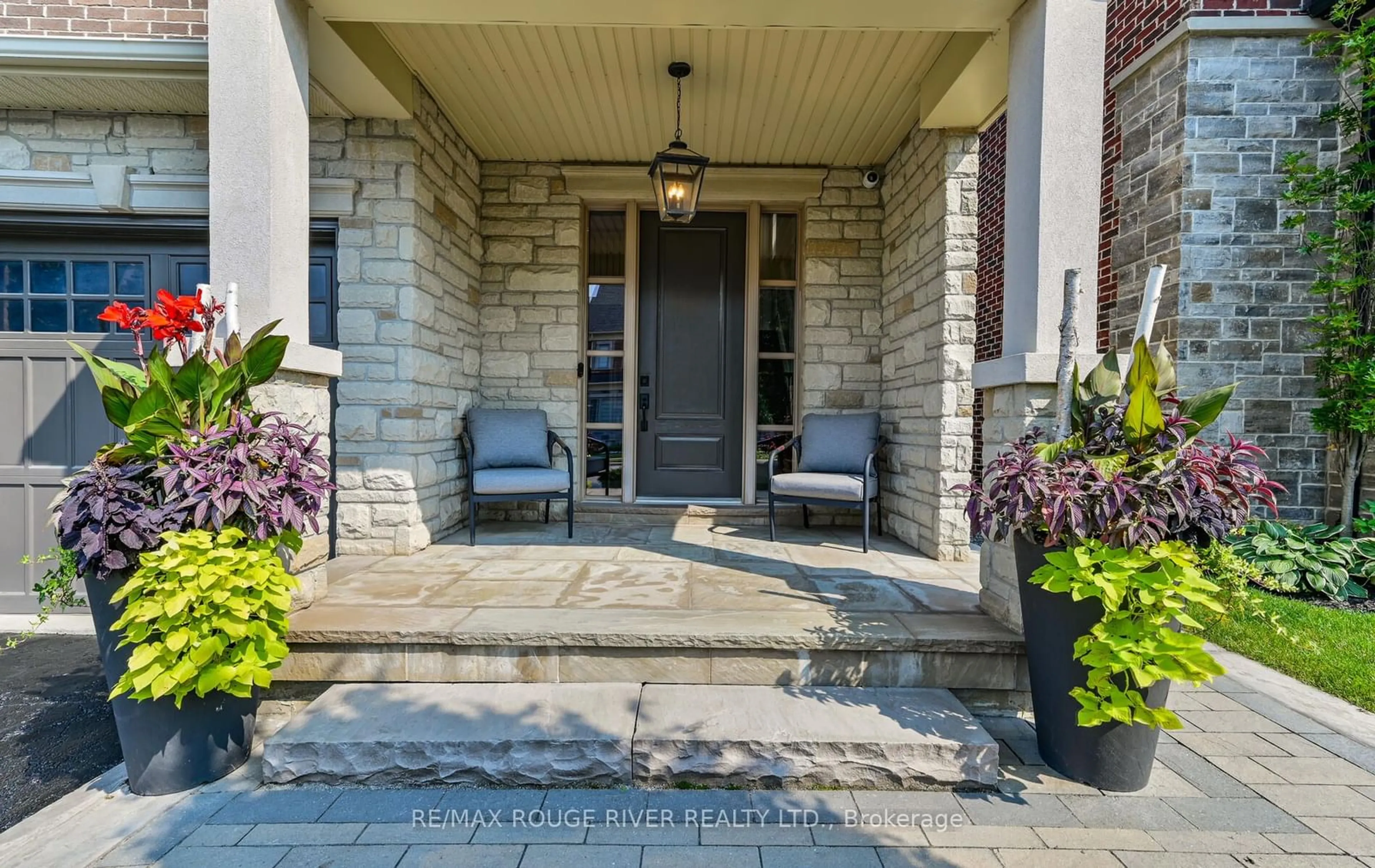 Indoor entryway for 21 Verdi Rd, Richmond Hill Ontario L4E 4P9