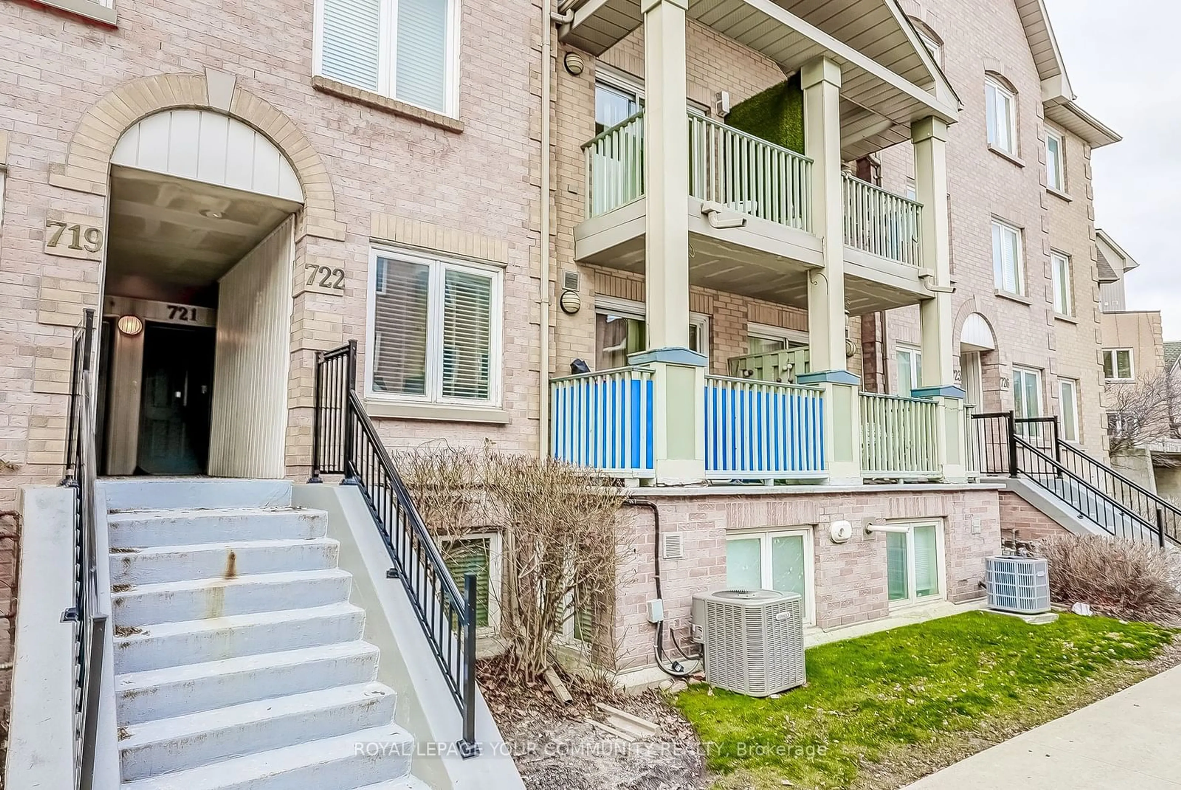 Patio, street for 75 Weldrick Rd #722, Richmond Hill Ontario L4C 0H9