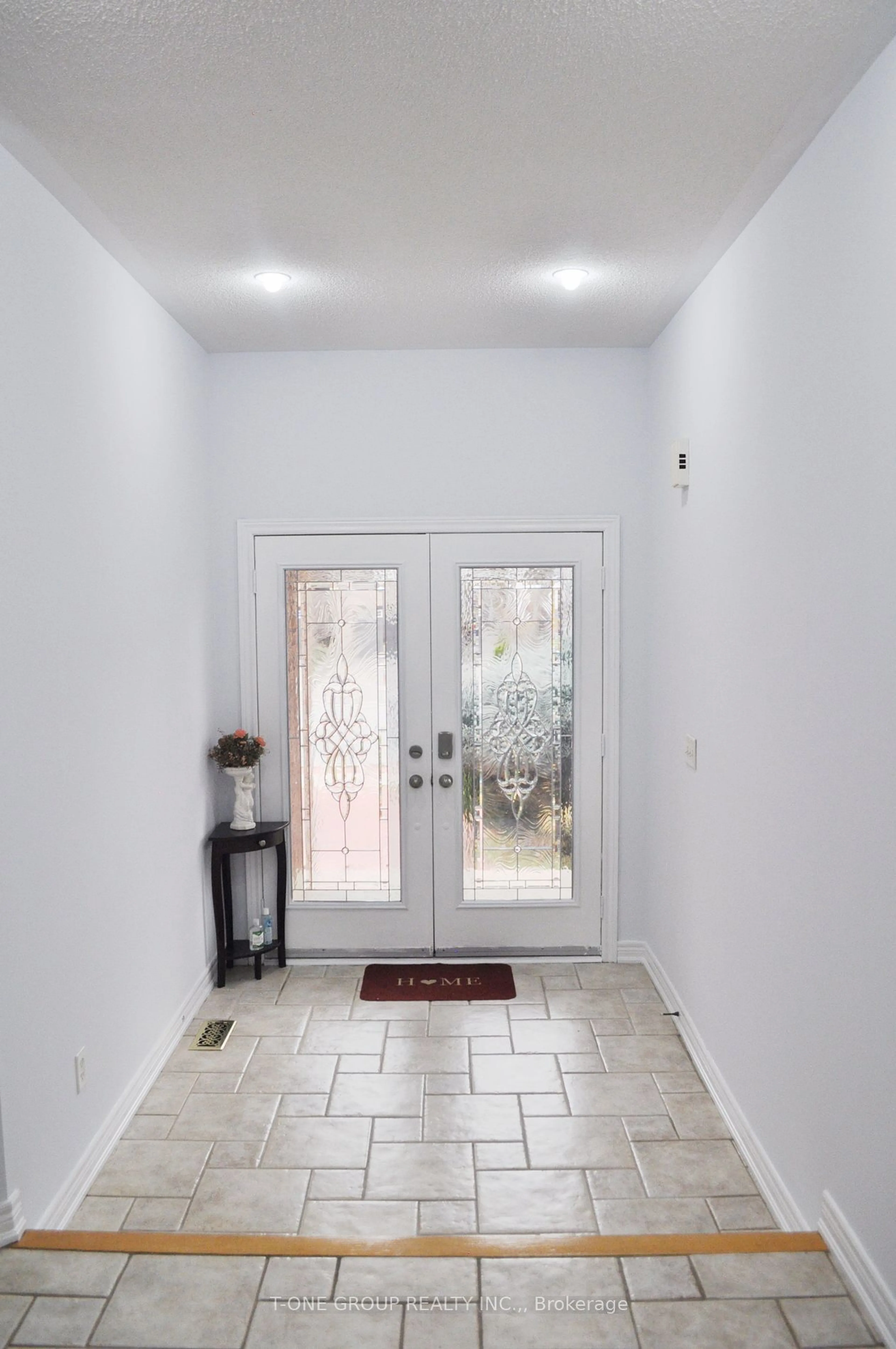 Indoor entryway for 49 Norwood Ave, Vaughan Ontario L6A 3V6