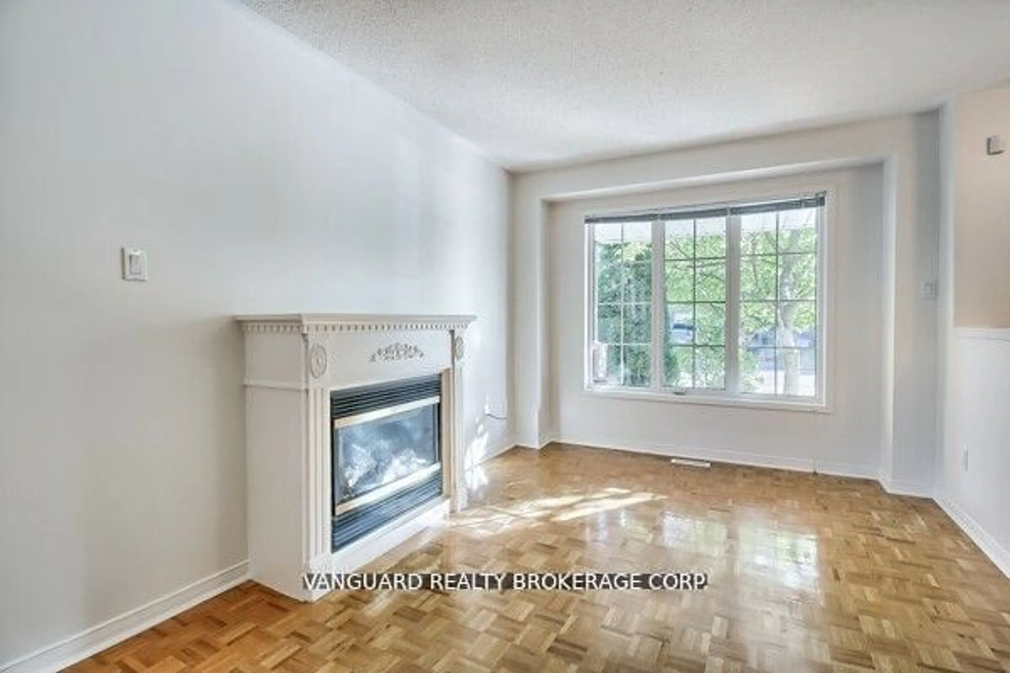 A pic of a room for 4 Cape Verde Way, Vaughan Ontario L6A 2Y6