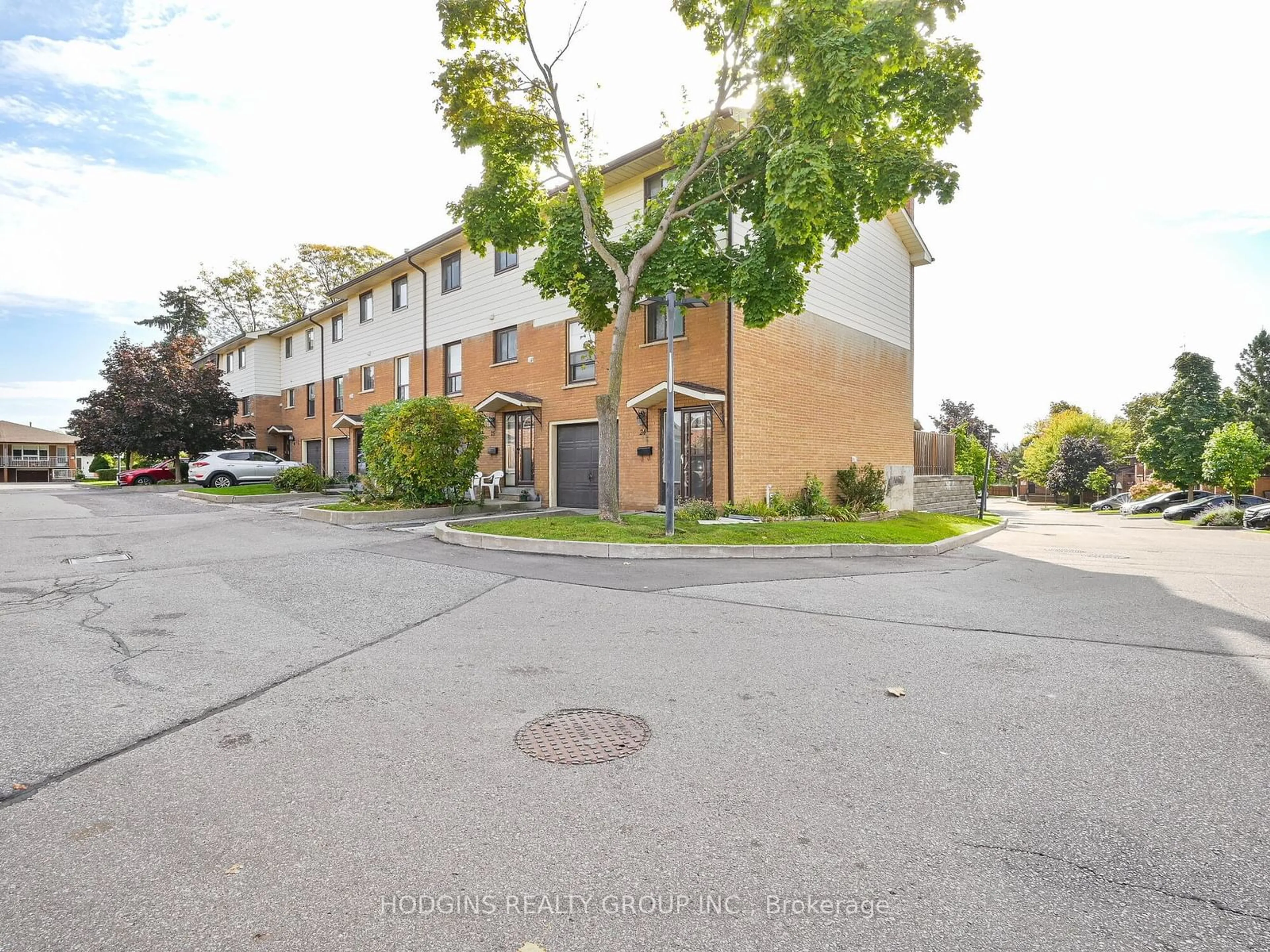 A pic from outside/outdoor area/front of a property/back of a property/a pic from drone, street for 88 Rainbow Dr #24, Vaughan Ontario L4L 2K5