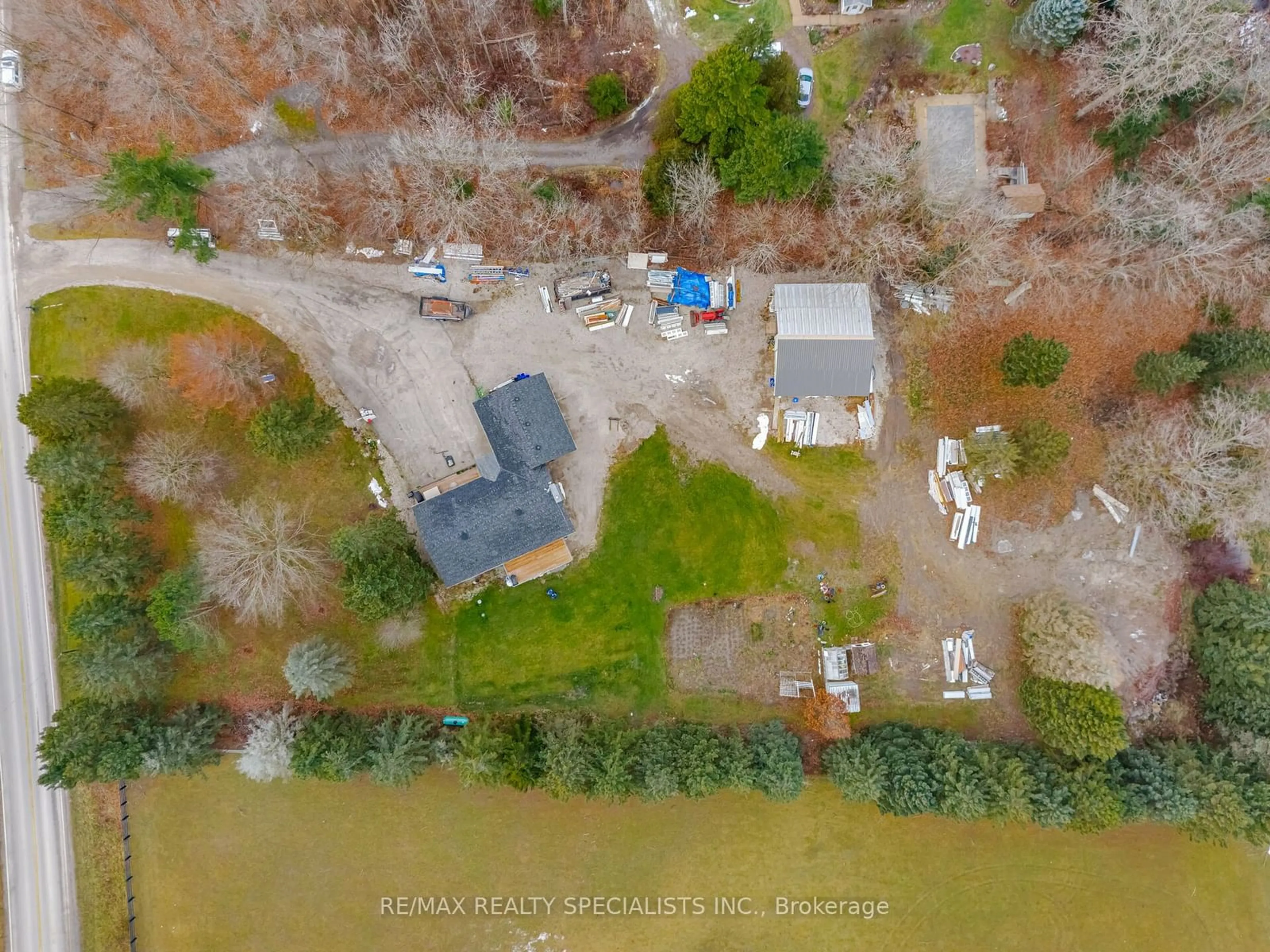 A pic from outside/outdoor area/front of a property/back of a property/a pic from drone, building for 6820 Side Road 16, King Ontario L0G 1T0