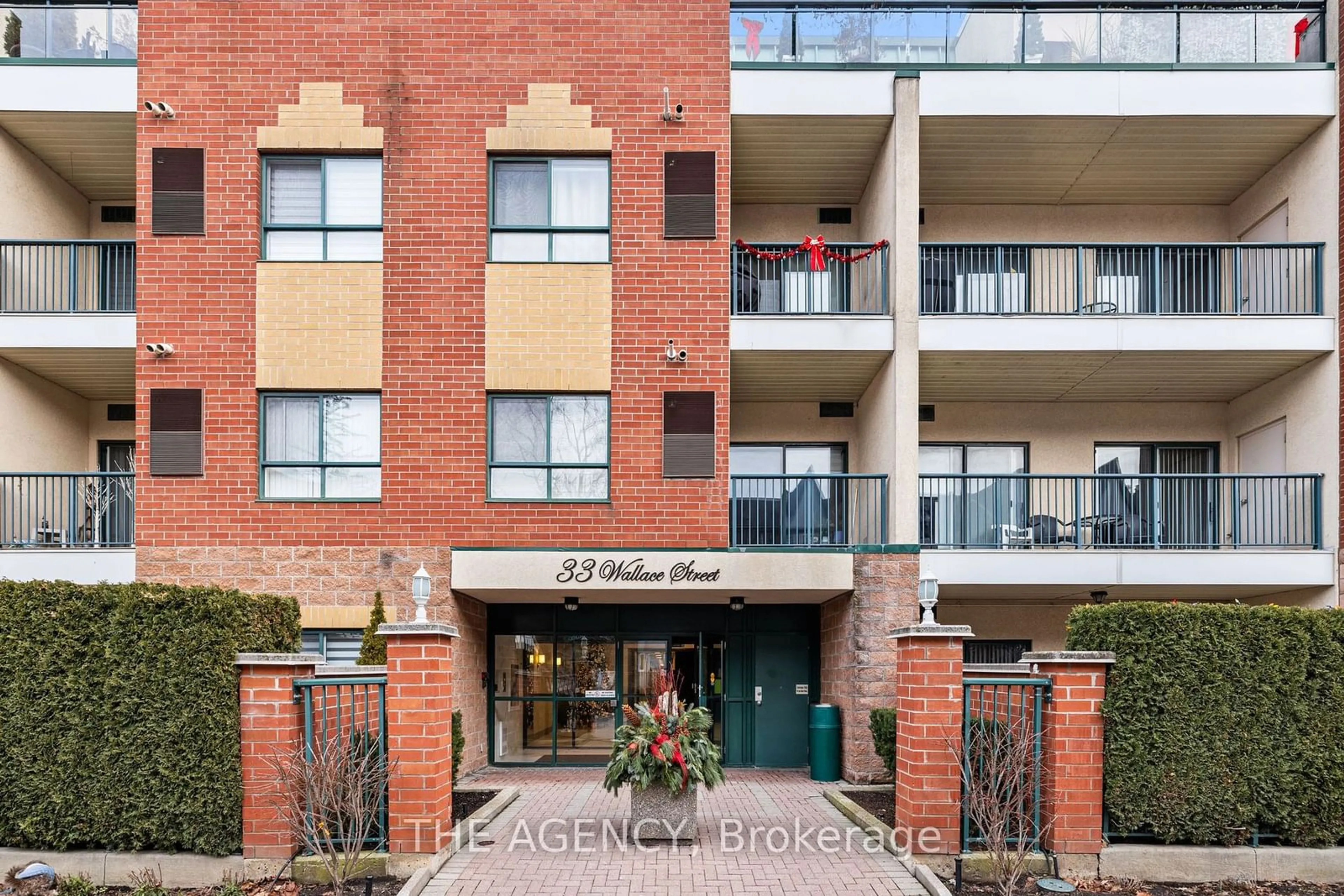 Indoor foyer for 33 Wallace St #Ph5, Vaughan Ontario L4L 9L4