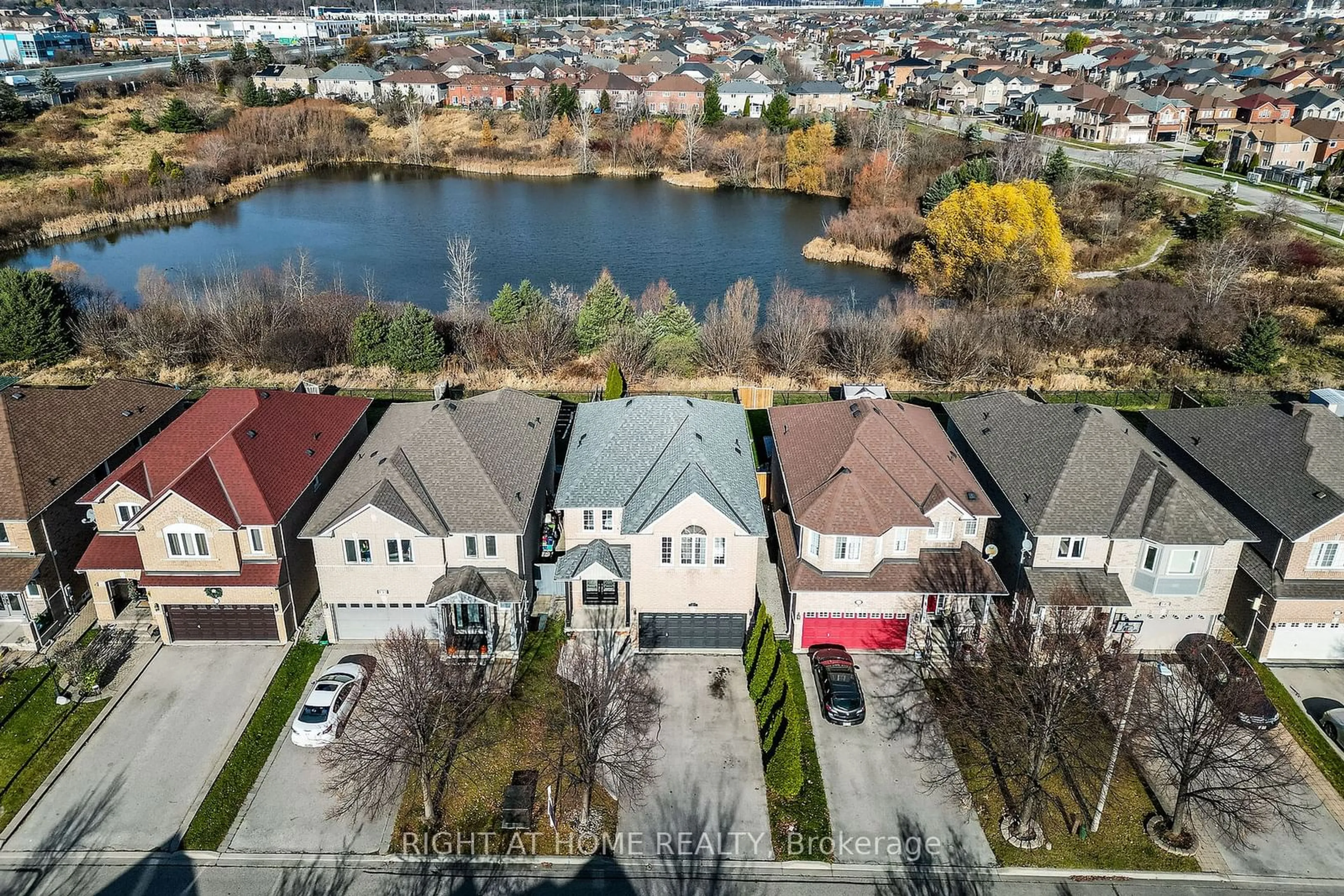 A pic from outside/outdoor area/front of a property/back of a property/a pic from drone, water/lake/river/ocean view for 137 Queen Isabella Cres, Vaughan Ontario L6A 3J7