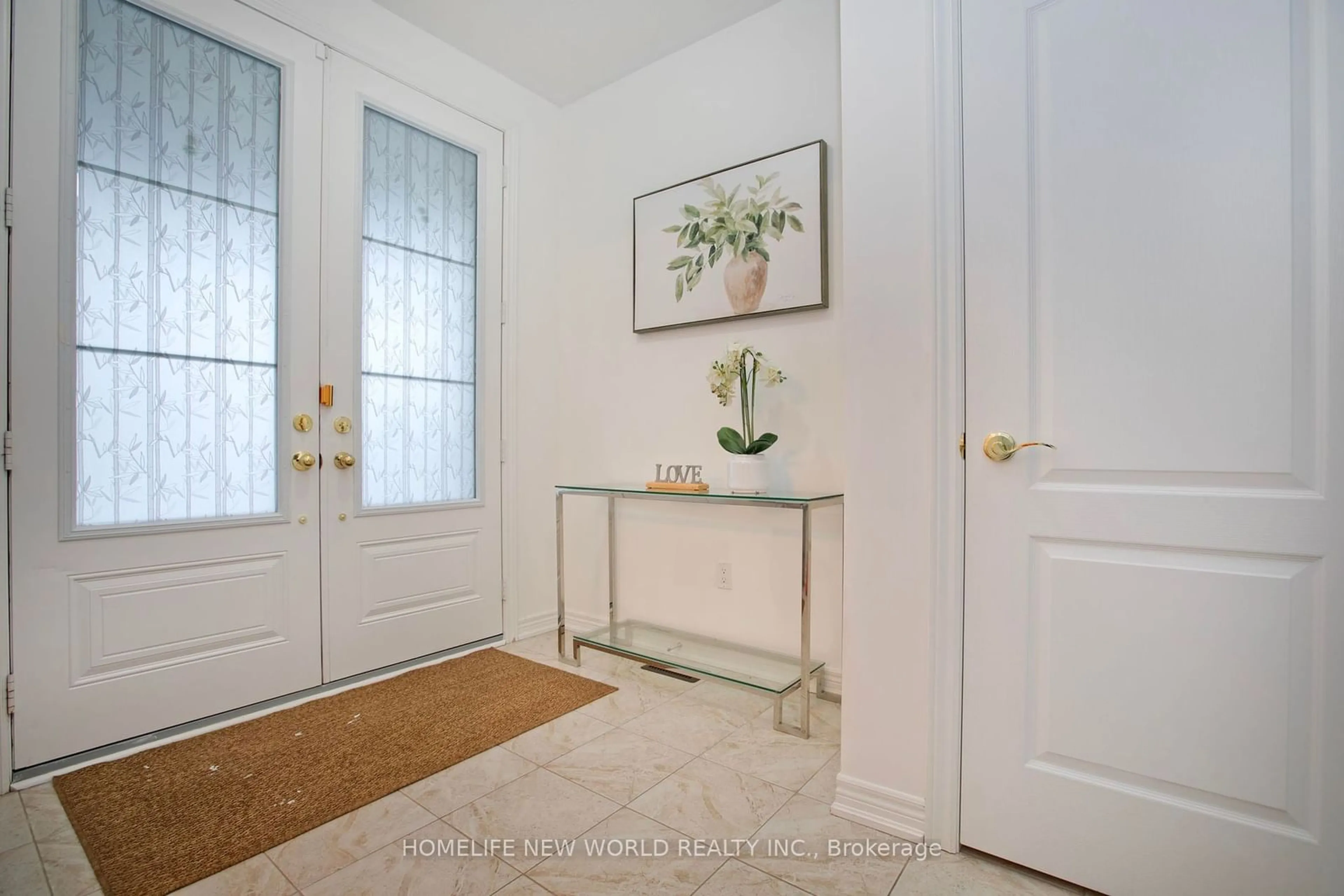 Indoor entryway for 25 Saddlebrook Dr, Markham Ontario L6B 1J4