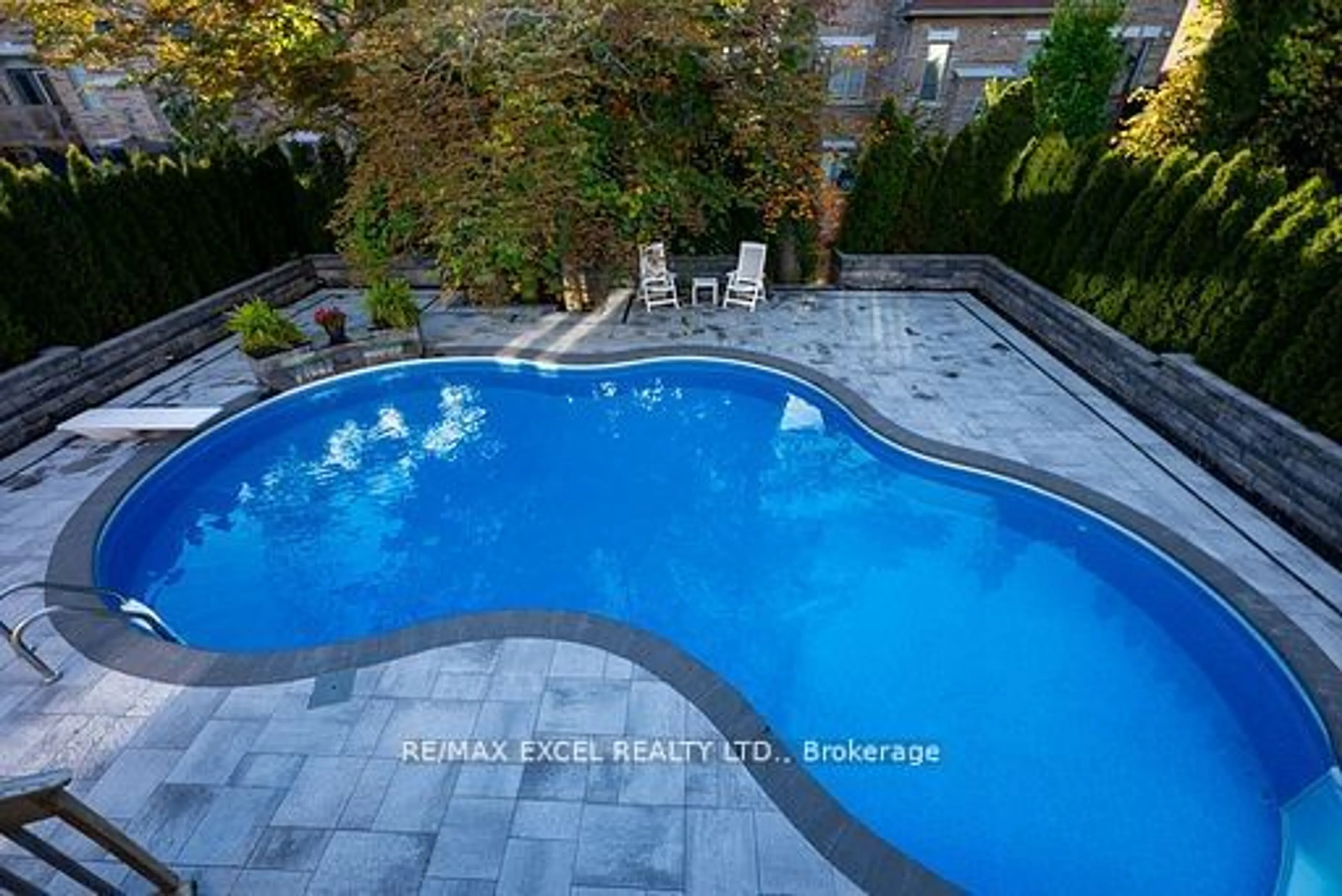 Pool for 412 Mathews Crt, Newmarket Ontario L3X 1C7