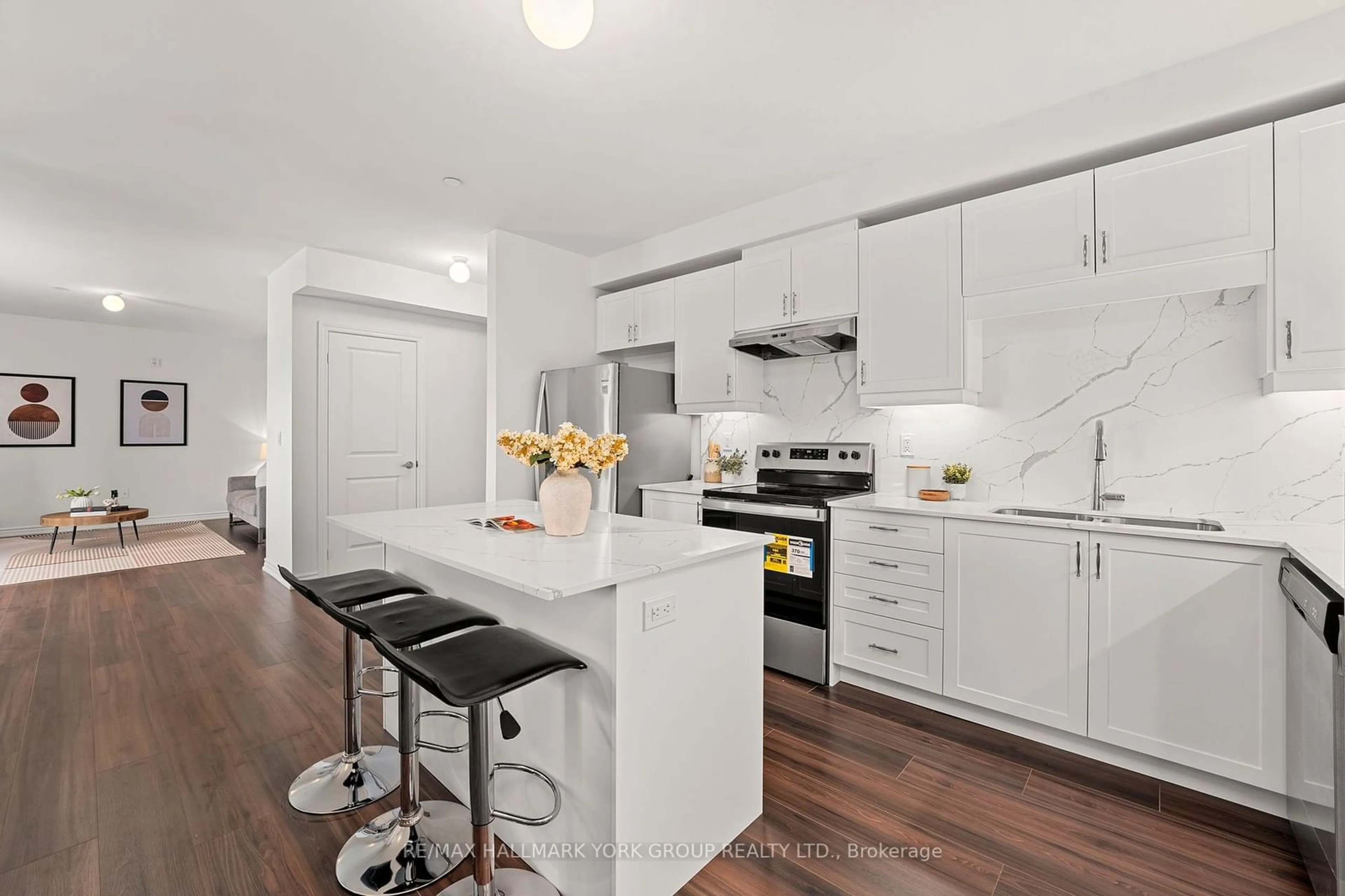 Open concept kitchen, unknown for 110 Grew Blvd #306, Georgina Ontario L0E 1L0