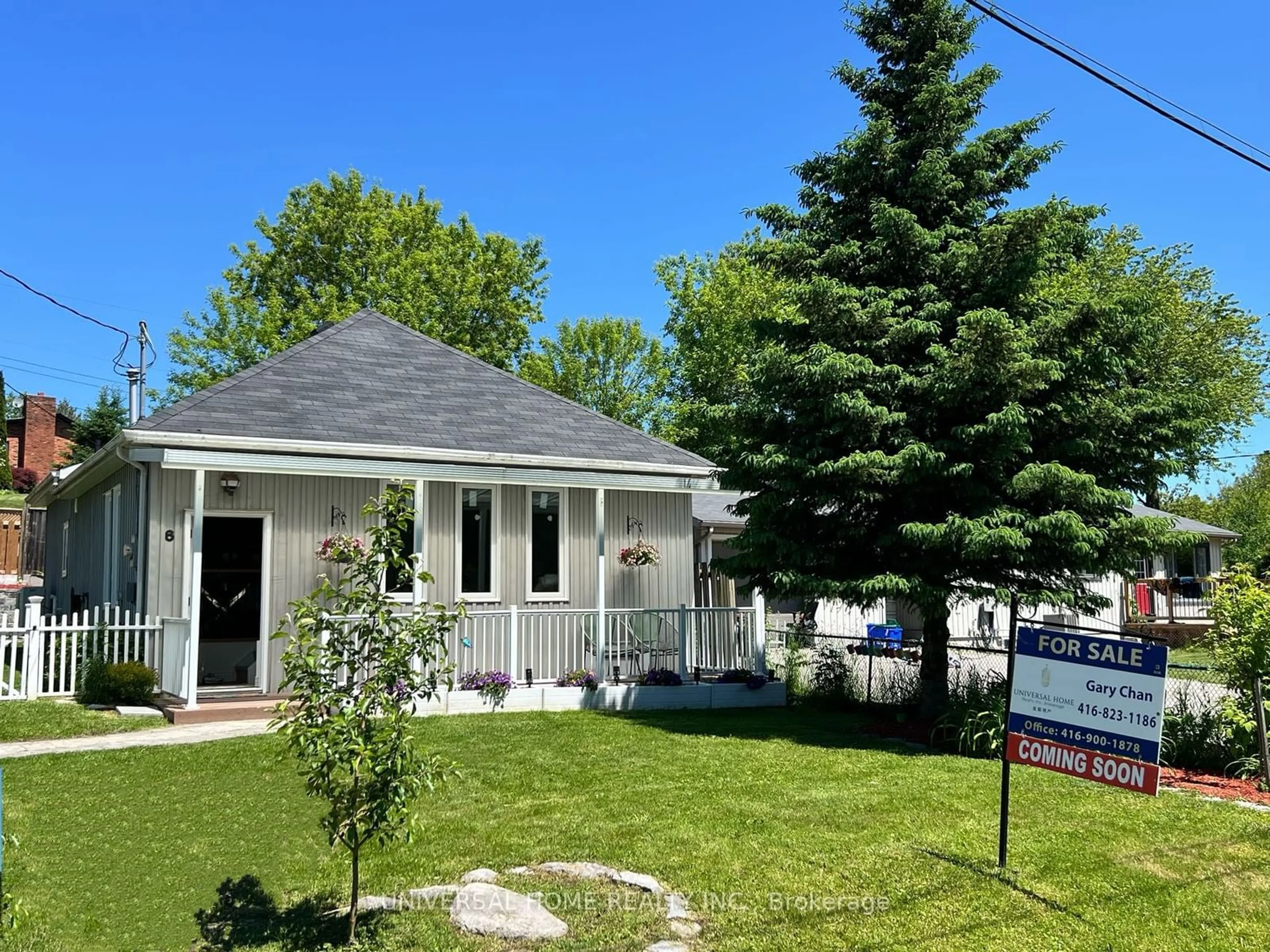 A pic from outside/outdoor area/front of a property/back of a property/a pic from drone, street for 6 Maple Grove St, Whitchurch-Stouffville Ontario L4A 7X3