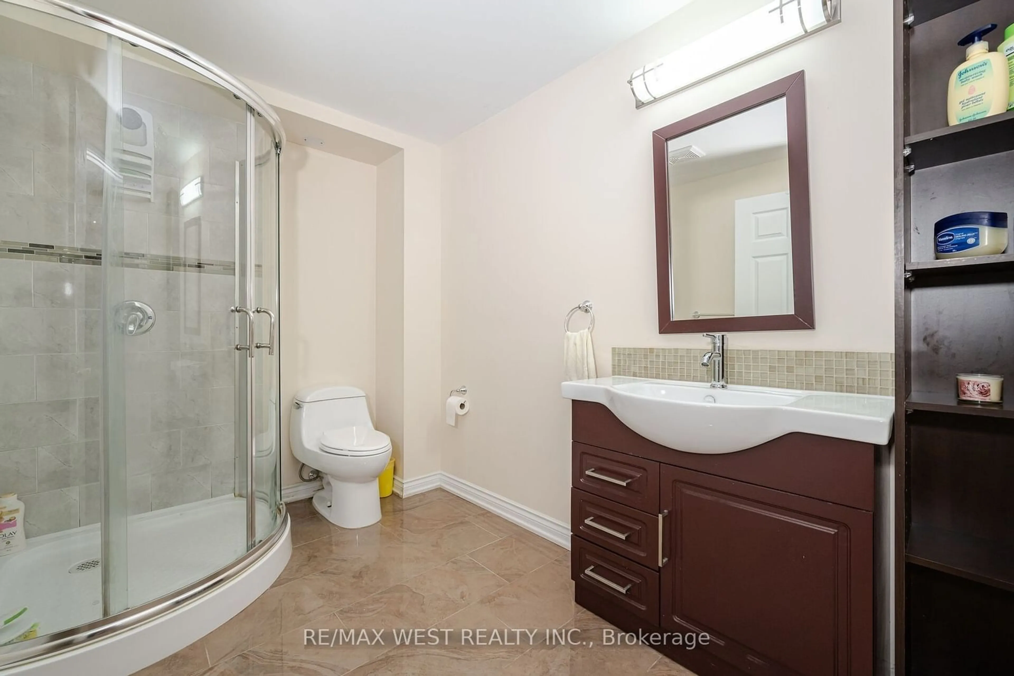 Standard bathroom, ceramic/tile floor for 328 St. Joan Arc Ave, Vaughan Ontario L6A 3N1