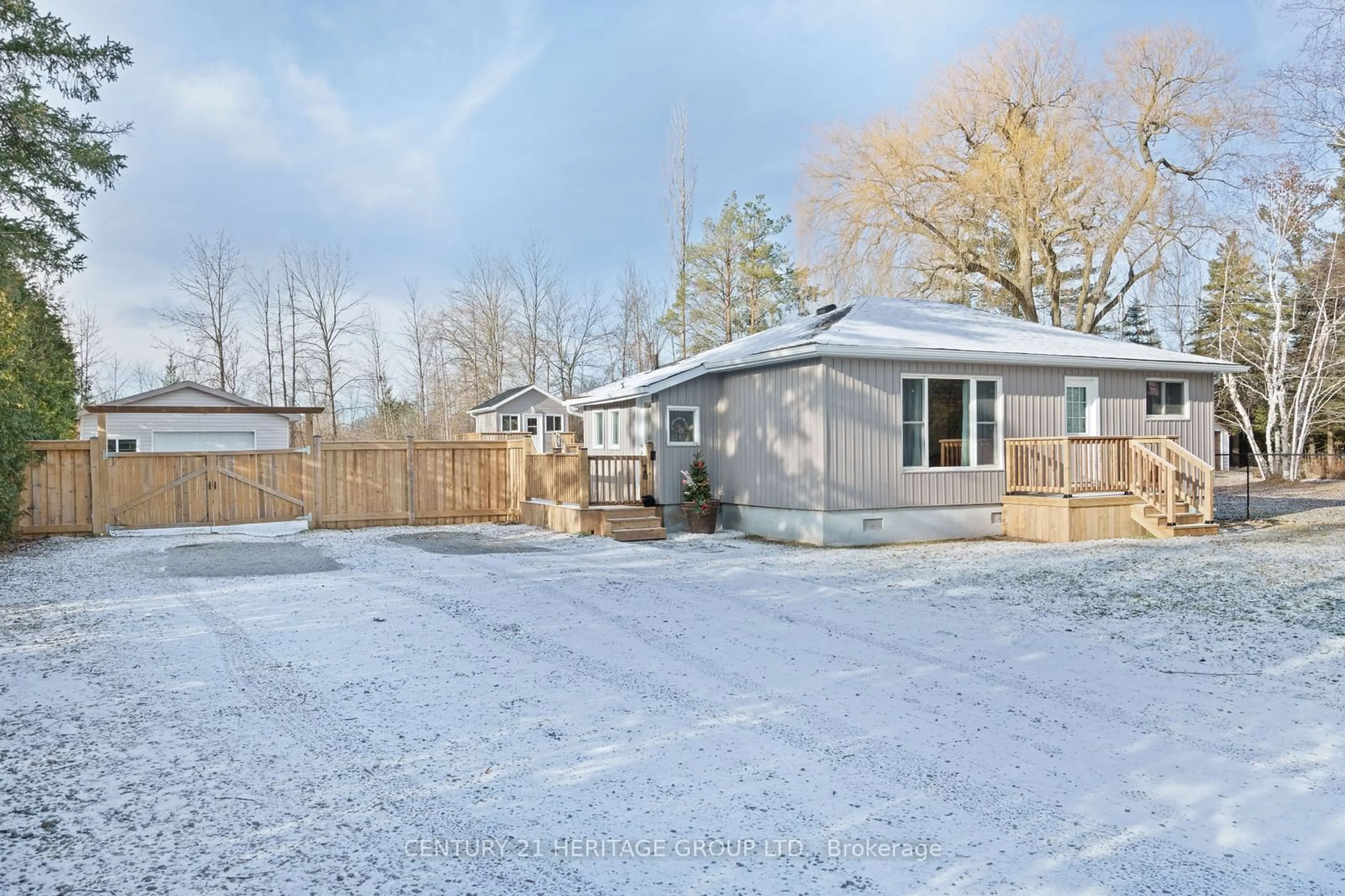 A pic from outside/outdoor area/front of a property/back of a property/a pic from drone, street for 748 Third Ave, Georgina Ontario L0E 1S0