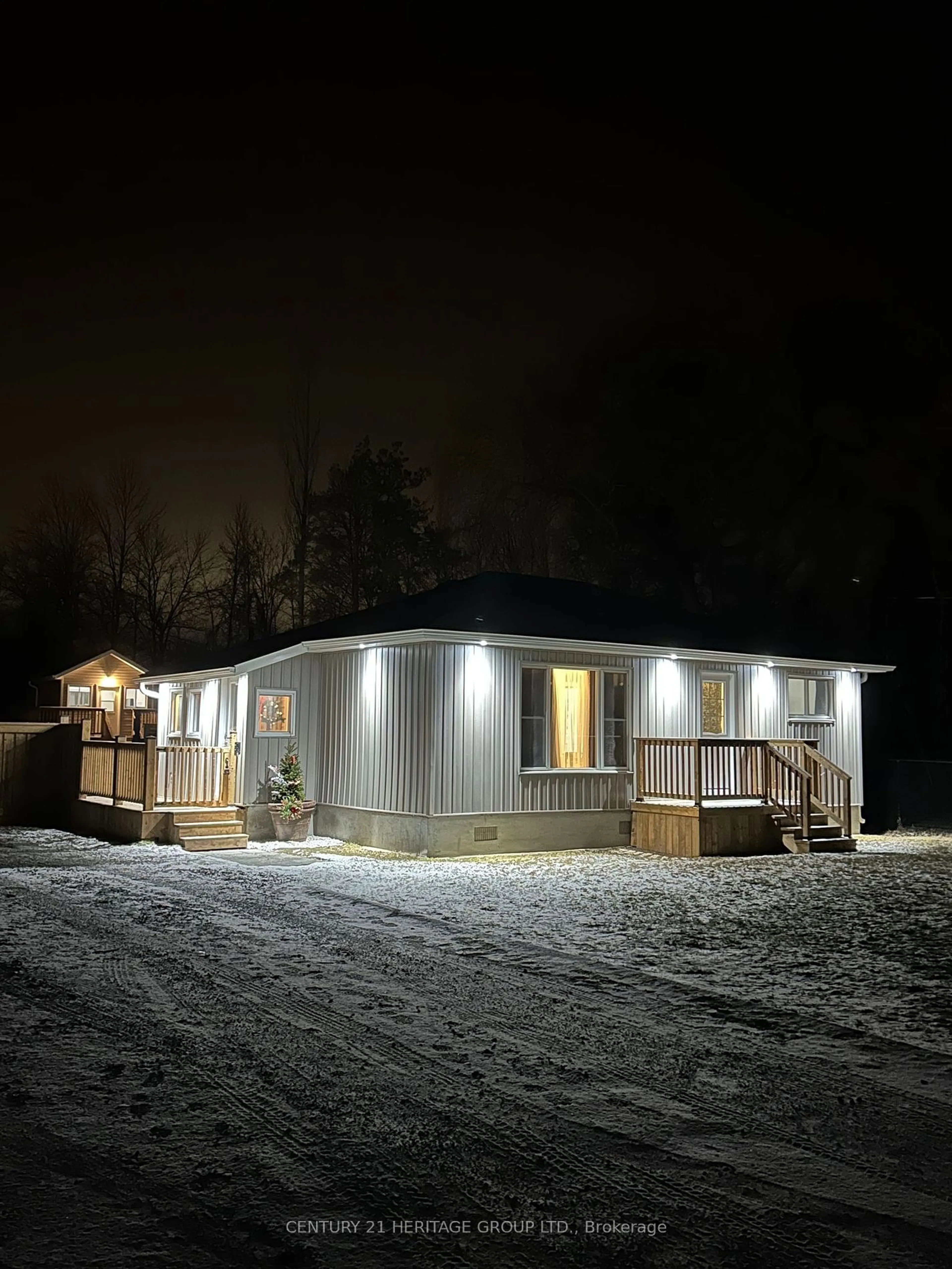 Shed for 748 Third Ave, Georgina Ontario L0E 1S0