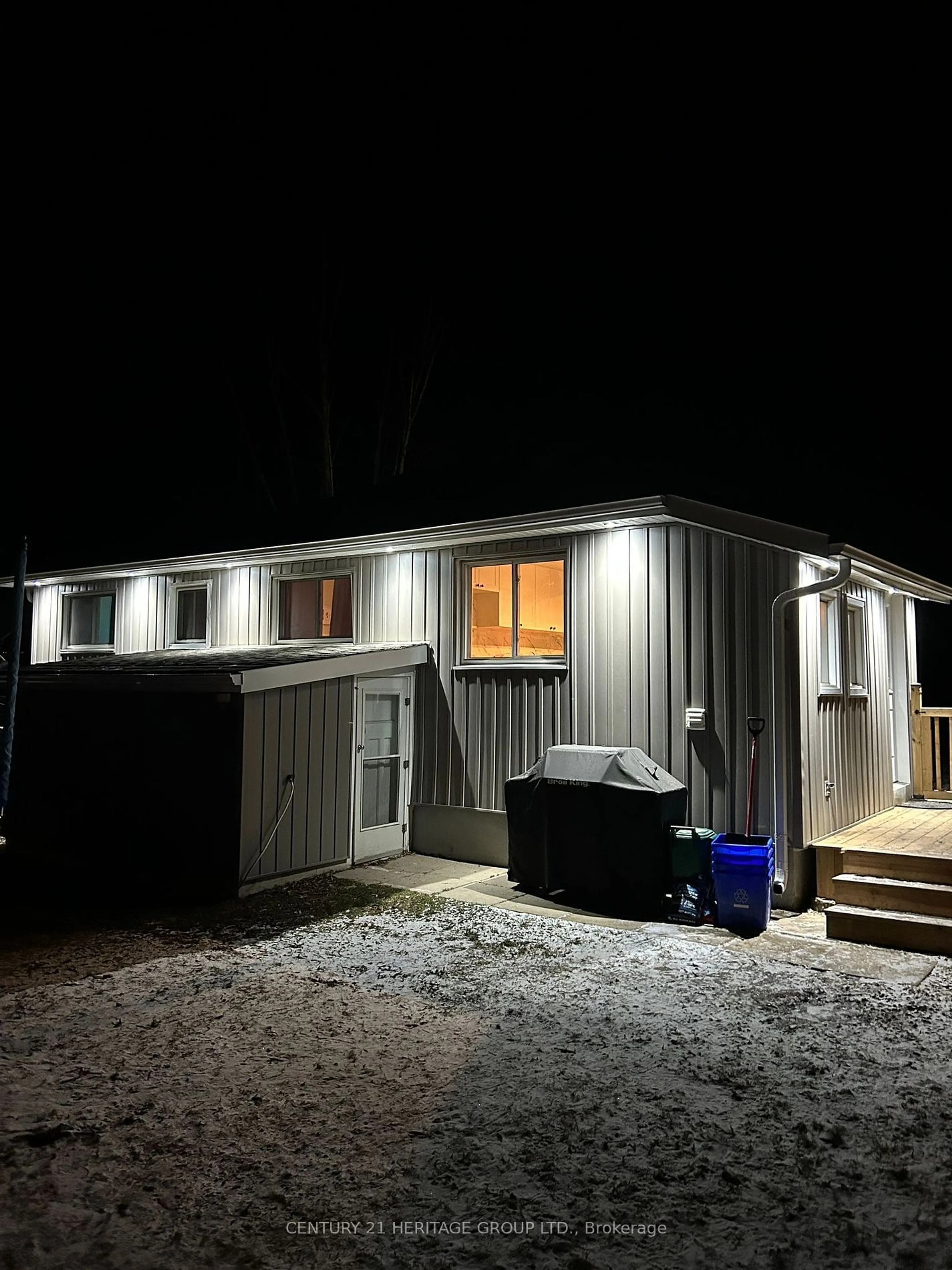 Shed for 748 Third Ave, Georgina Ontario L0E 1S0