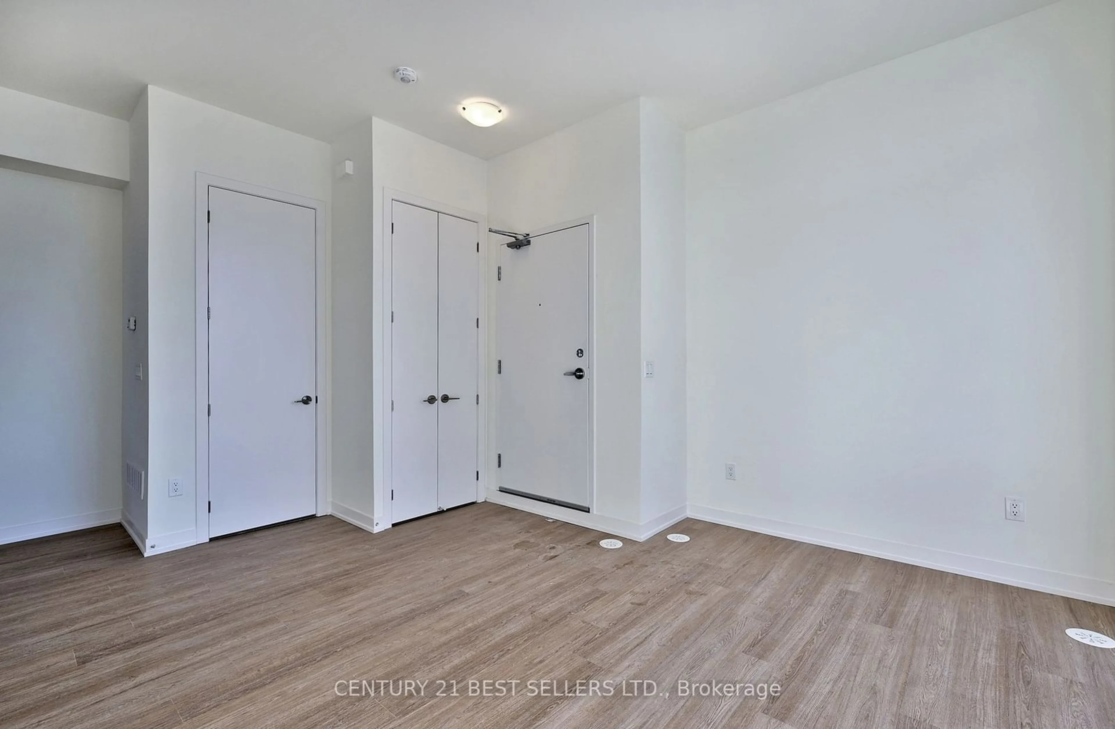 Indoor entryway for 8 David Eyer Rd #1221, Richmond Hill Ontario L4S 0N5