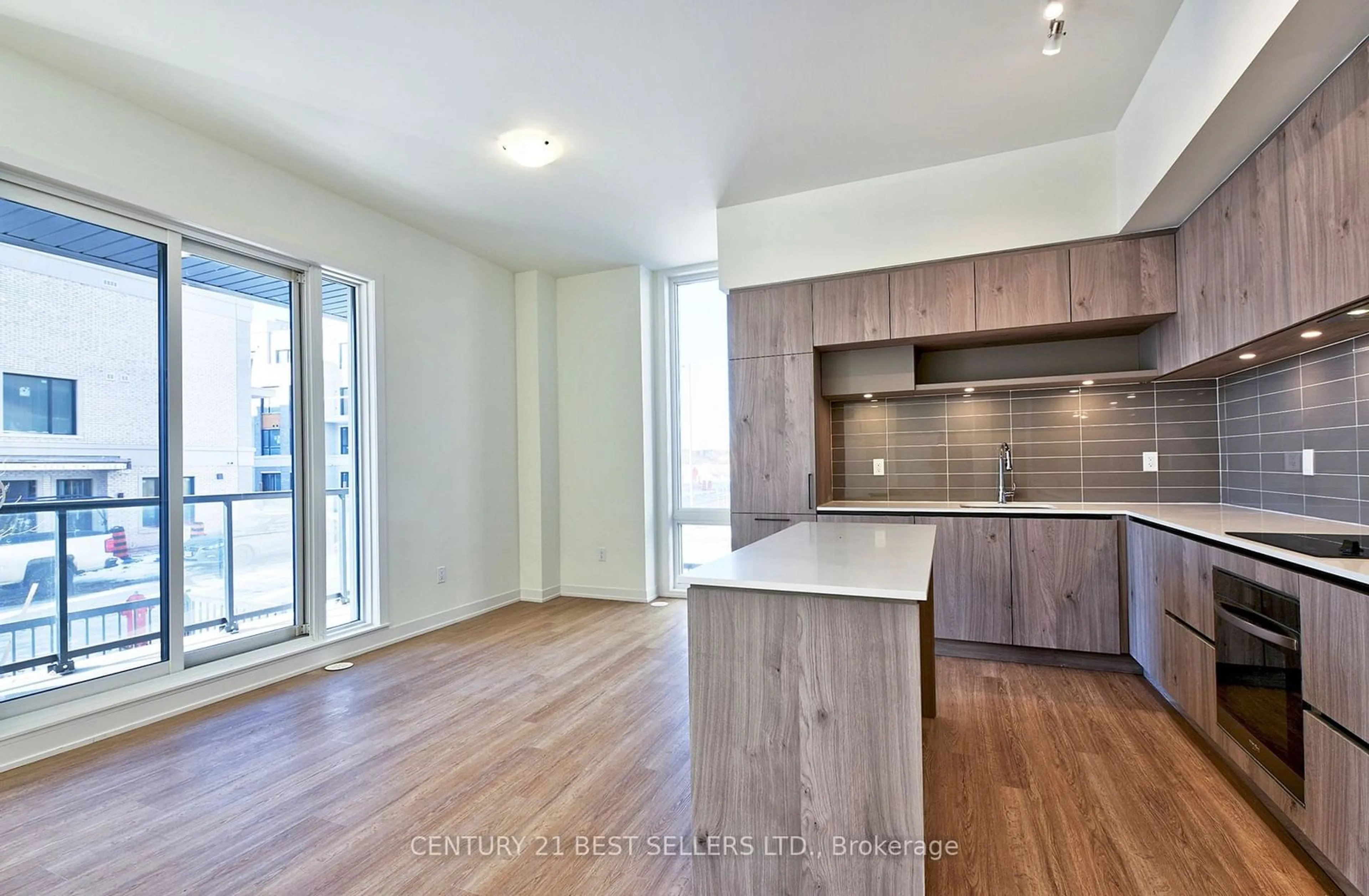 Open concept kitchen, wood/laminate floor for 8 David Eyer Rd #1221, Richmond Hill Ontario L4S 0N5