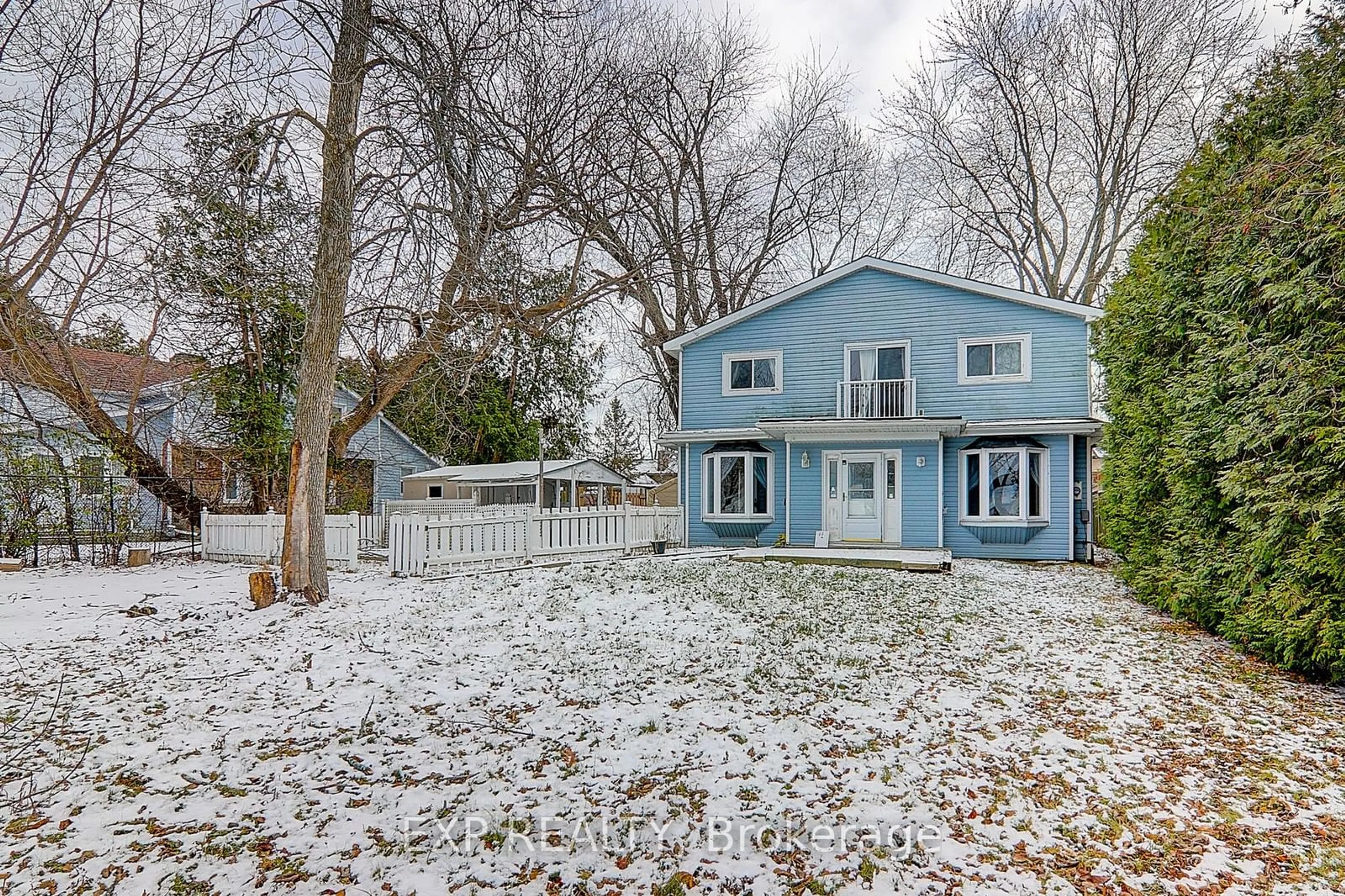 A pic from outside/outdoor area/front of a property/back of a property/a pic from drone, street for 433 Lake Dr, Georgina Ontario L0E 1S0