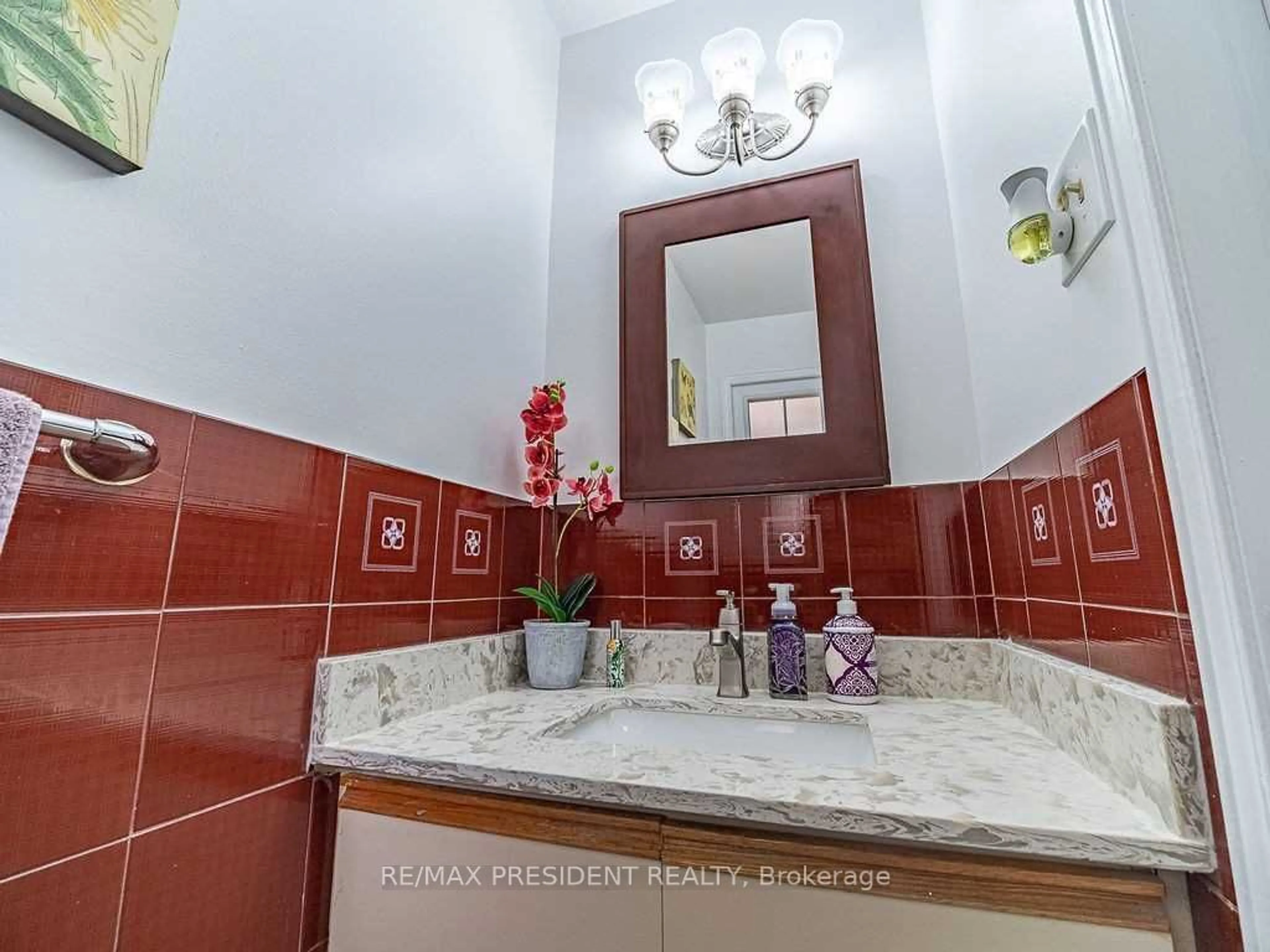 Standard bathroom, ceramic/tile floor for 423 Brownridge Dr, Vaughan Ontario L4J 5Y6