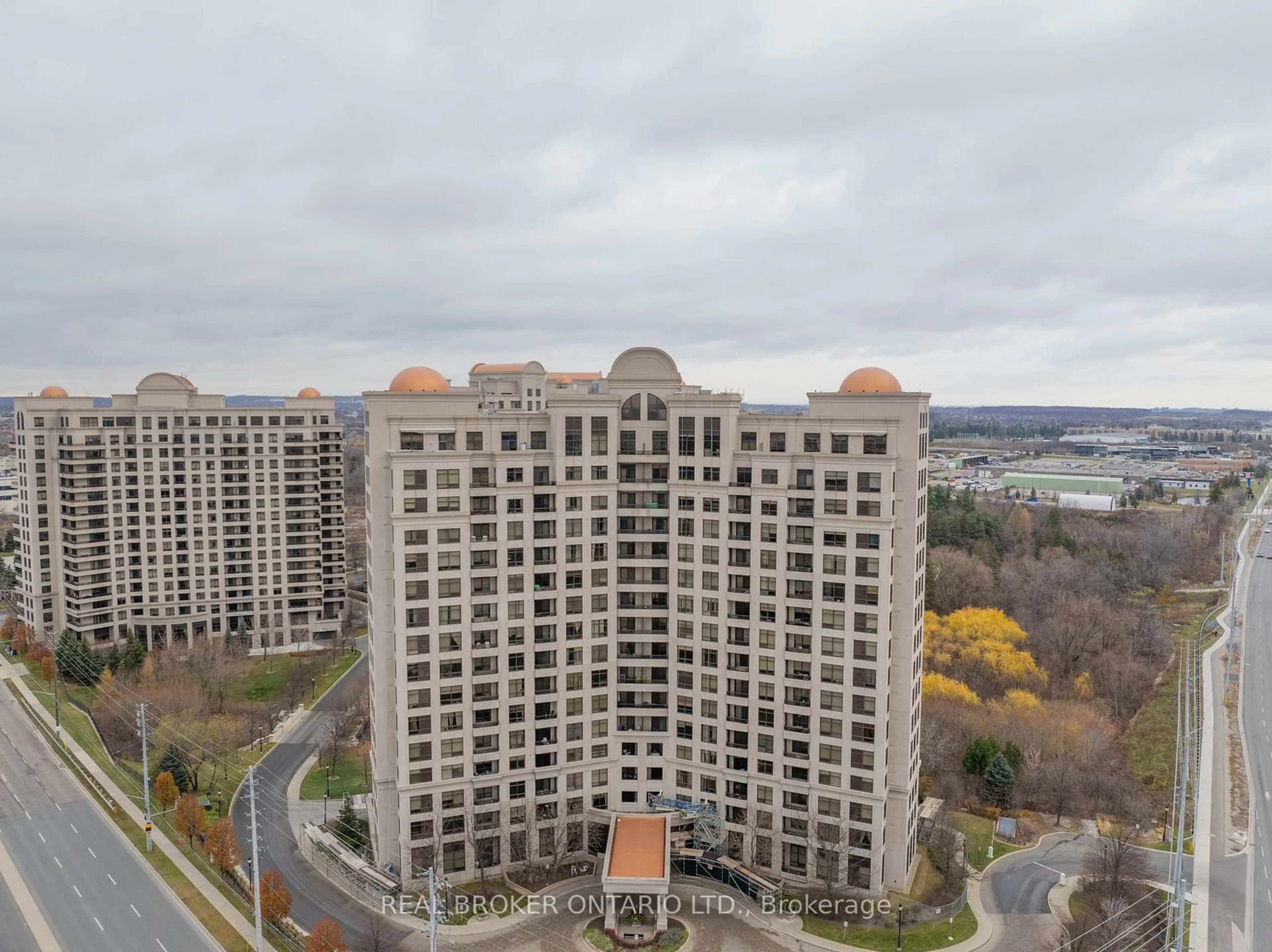 A pic from outside/outdoor area/front of a property/back of a property/a pic from drone, city buildings view from balcony for 9225 Jane St #515, Vaughan Ontario L6A 0J7