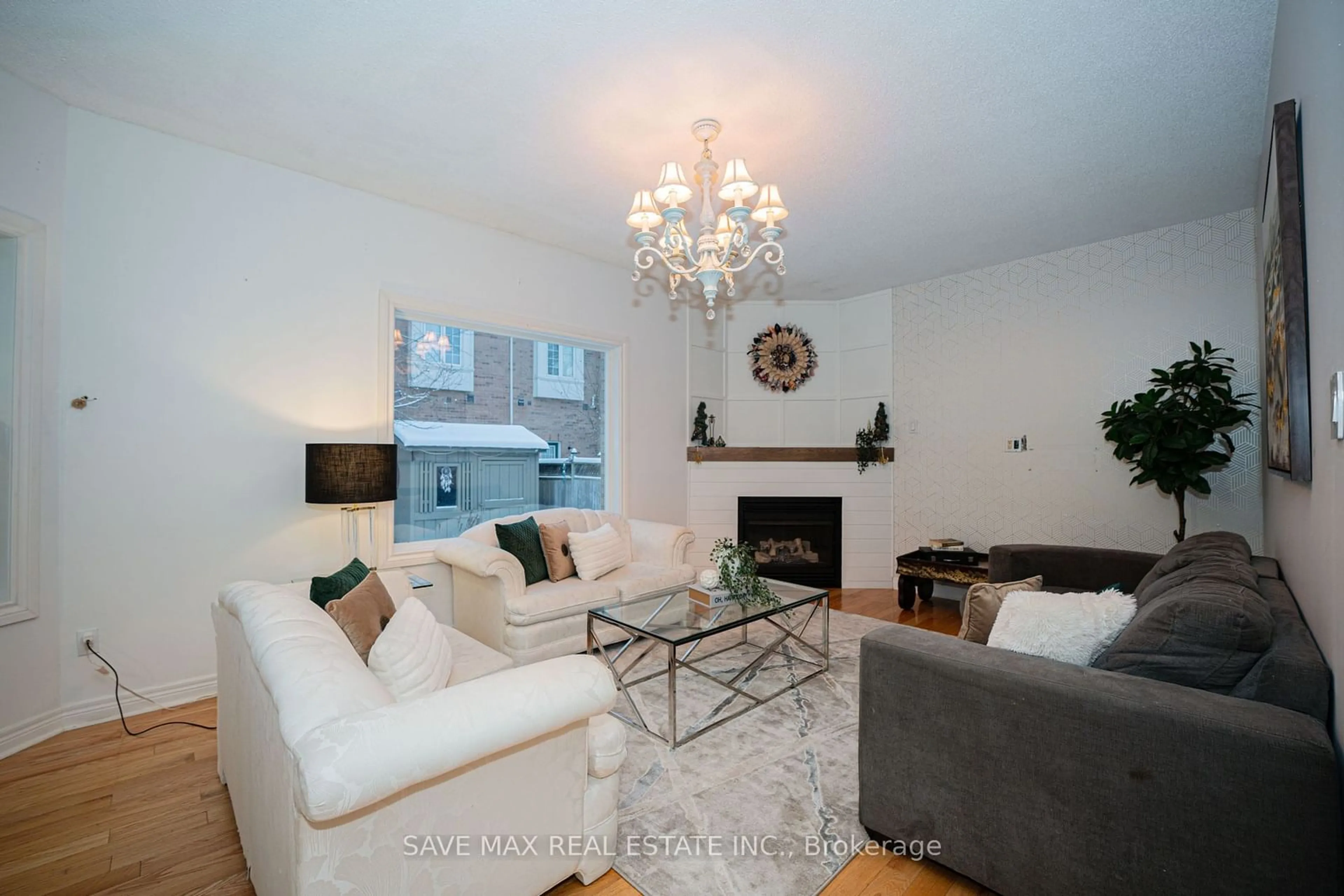 Living room with furniture, unknown for 95 Old Colony Rd, Richmond Hill Ontario L4E 3X2