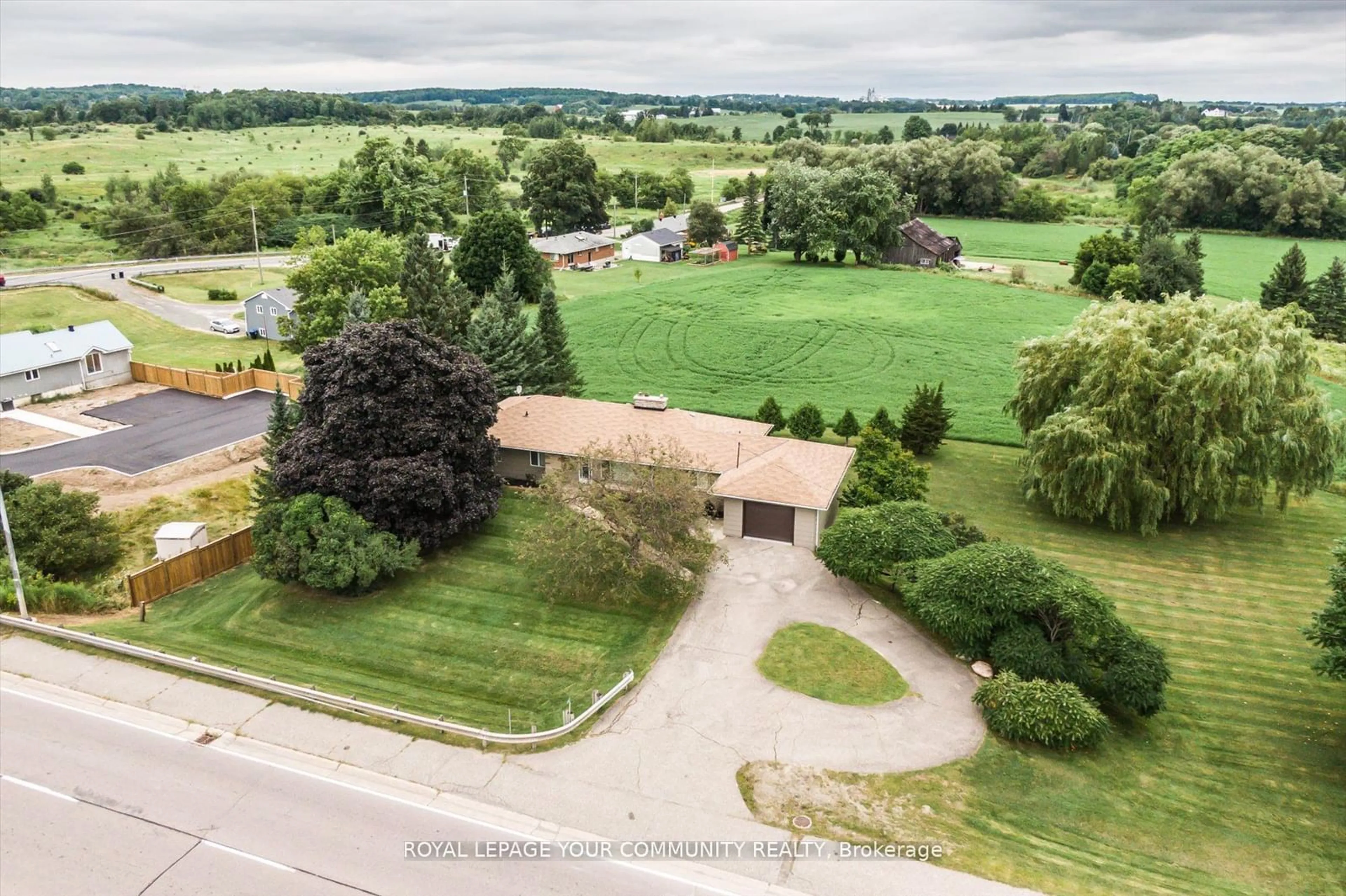 A pic from outside/outdoor area/front of a property/back of a property/a pic from drone, unknown for 6162 Highway 9, King Ontario L0G 1T0