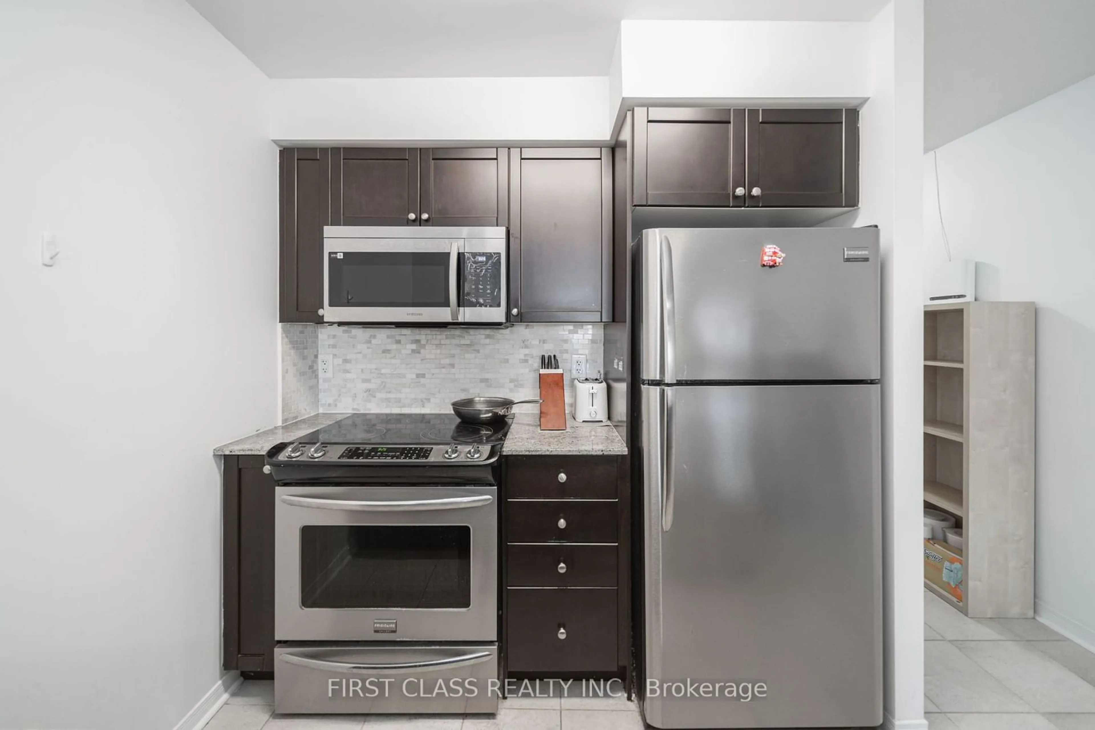 Standard kitchen, unknown for 75 King William Cres #913, Richmond Hill Ontario L4B 0C1