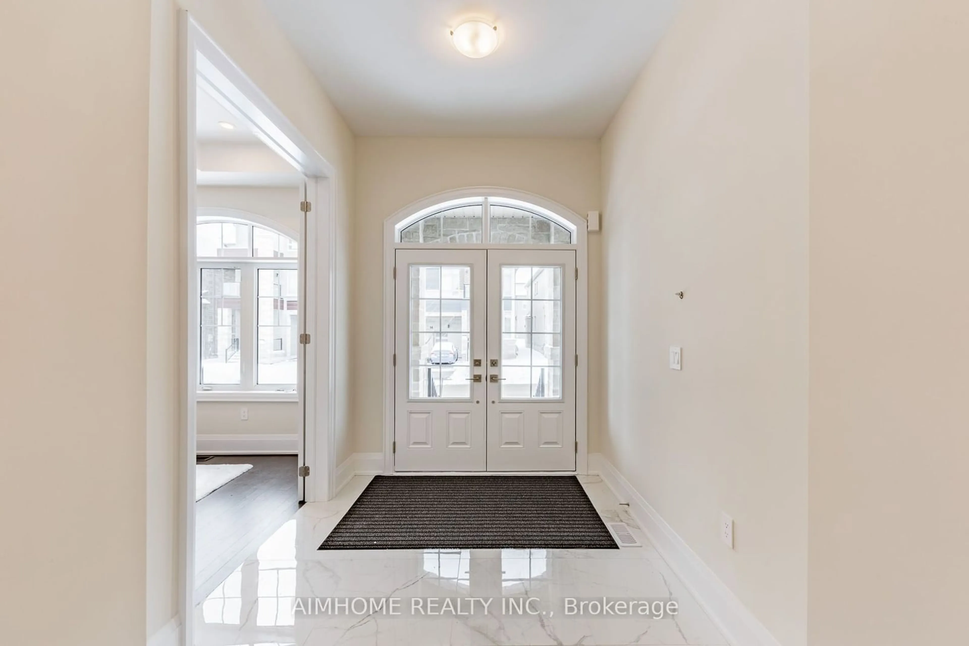 Indoor entryway for 11 SWEET GALE Cres, Richmond Hill Ontario L4E 1K6