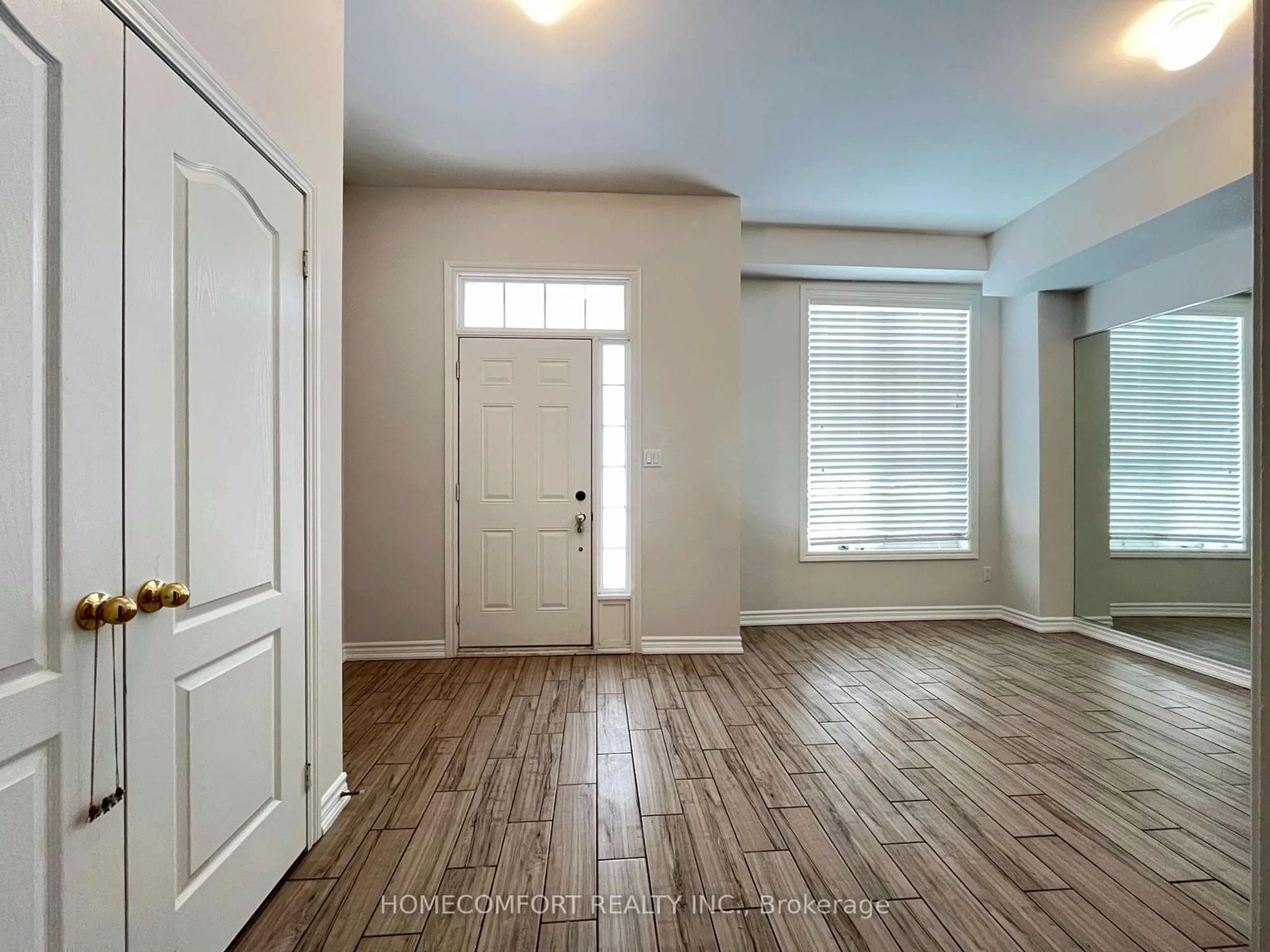 Indoor entryway for 10397 Woodbine Ave, Markham Ontario L6C 0N9