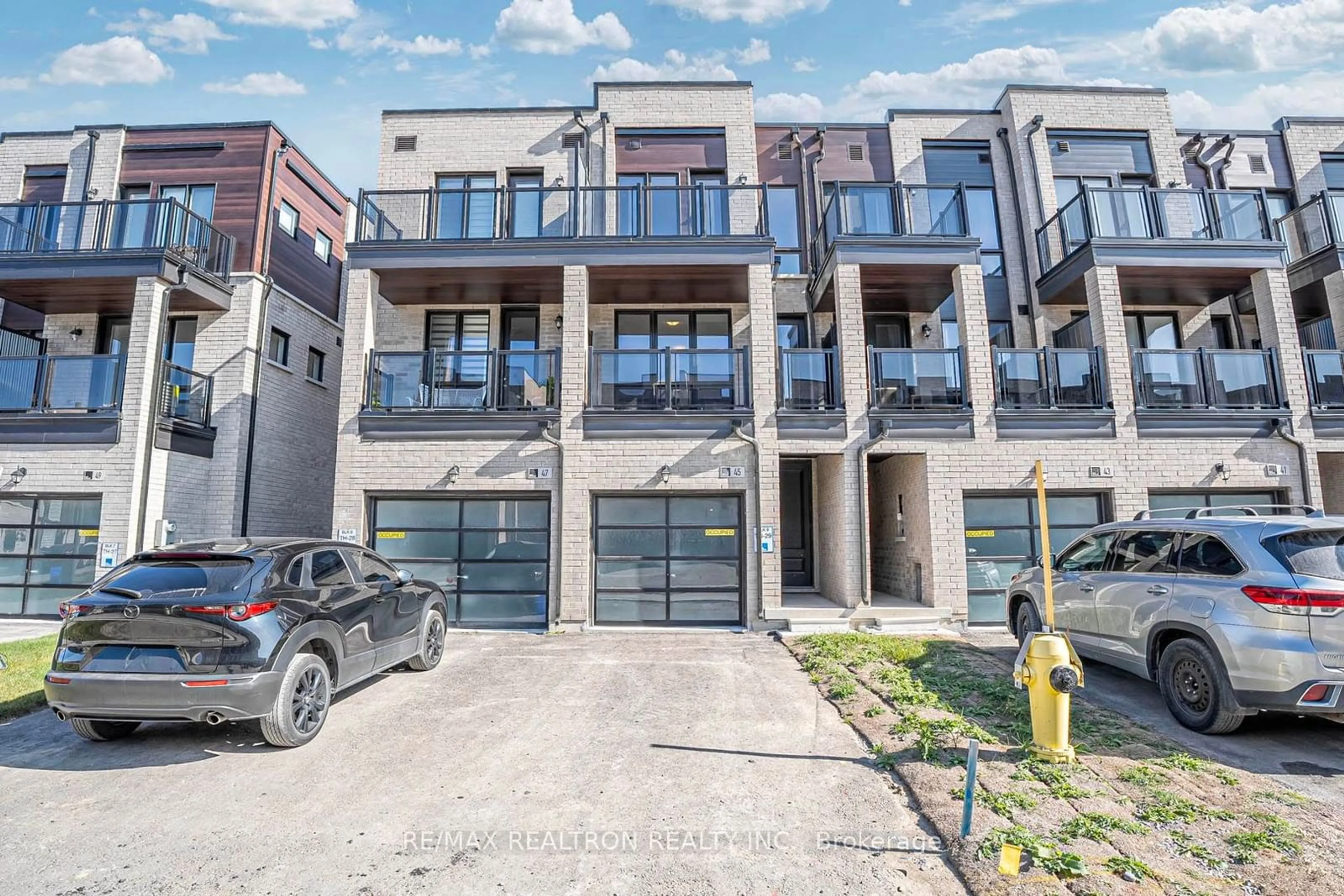 A pic from outside/outdoor area/front of a property/back of a property/a pic from drone, street for 45 Mikayla Lane, Markham Ontario L6B 1R1