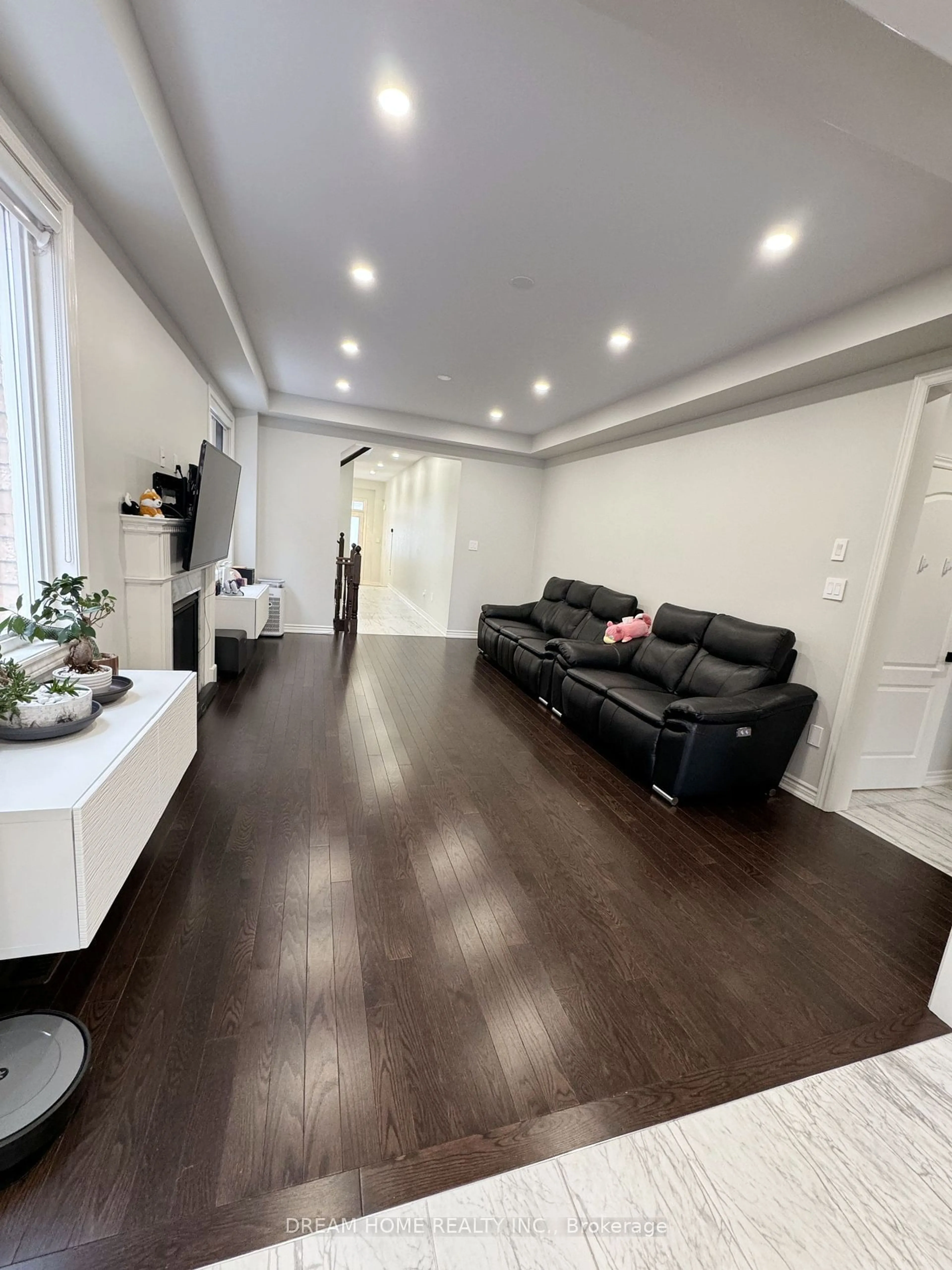 A pic of a room for 85 Markview Rd, Whitchurch-Stouffville Ontario L4A 4W3