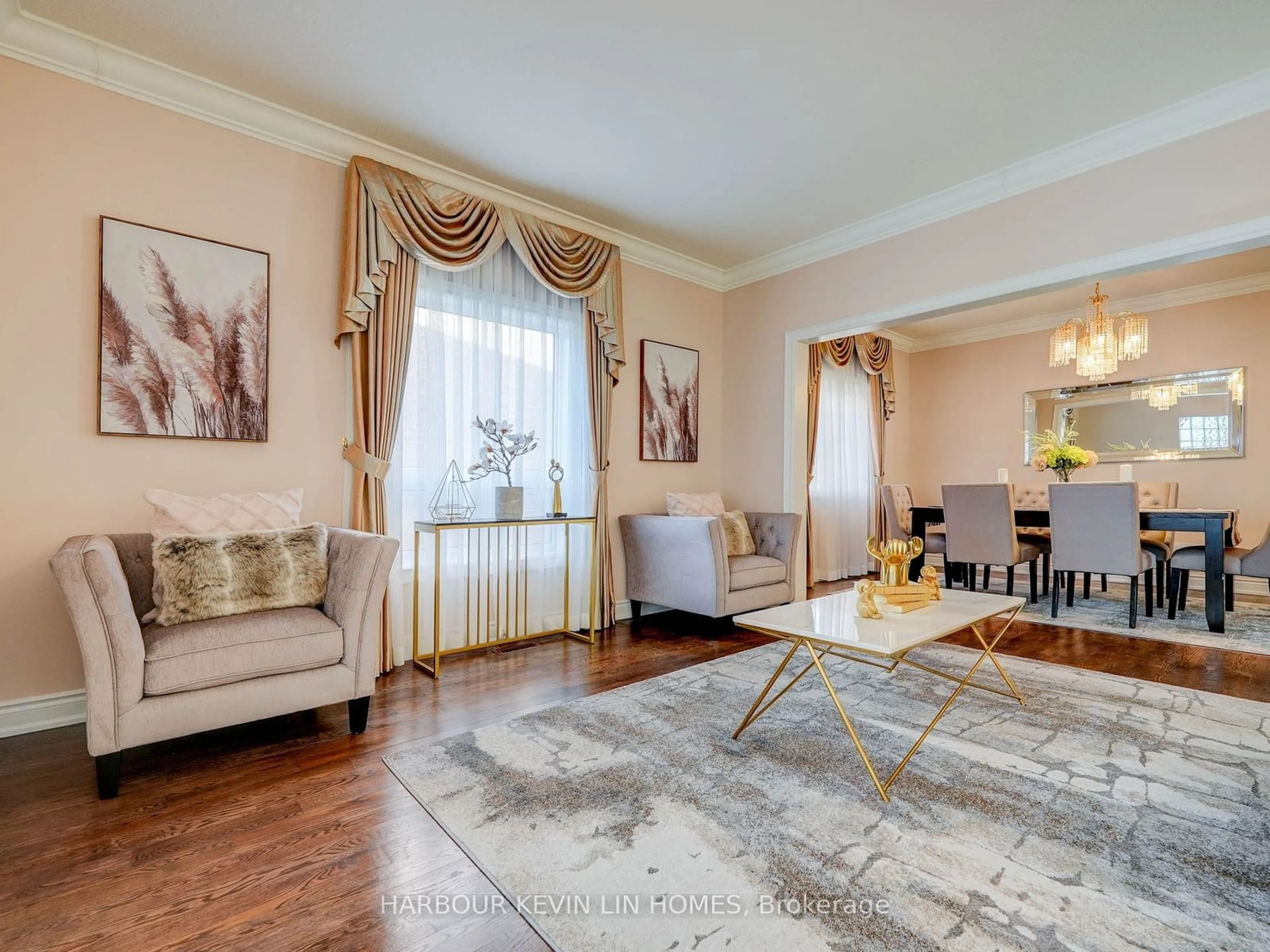 Living room with furniture, unknown for 45 Henricks Cres, Richmond Hill Ontario L4B 3W4