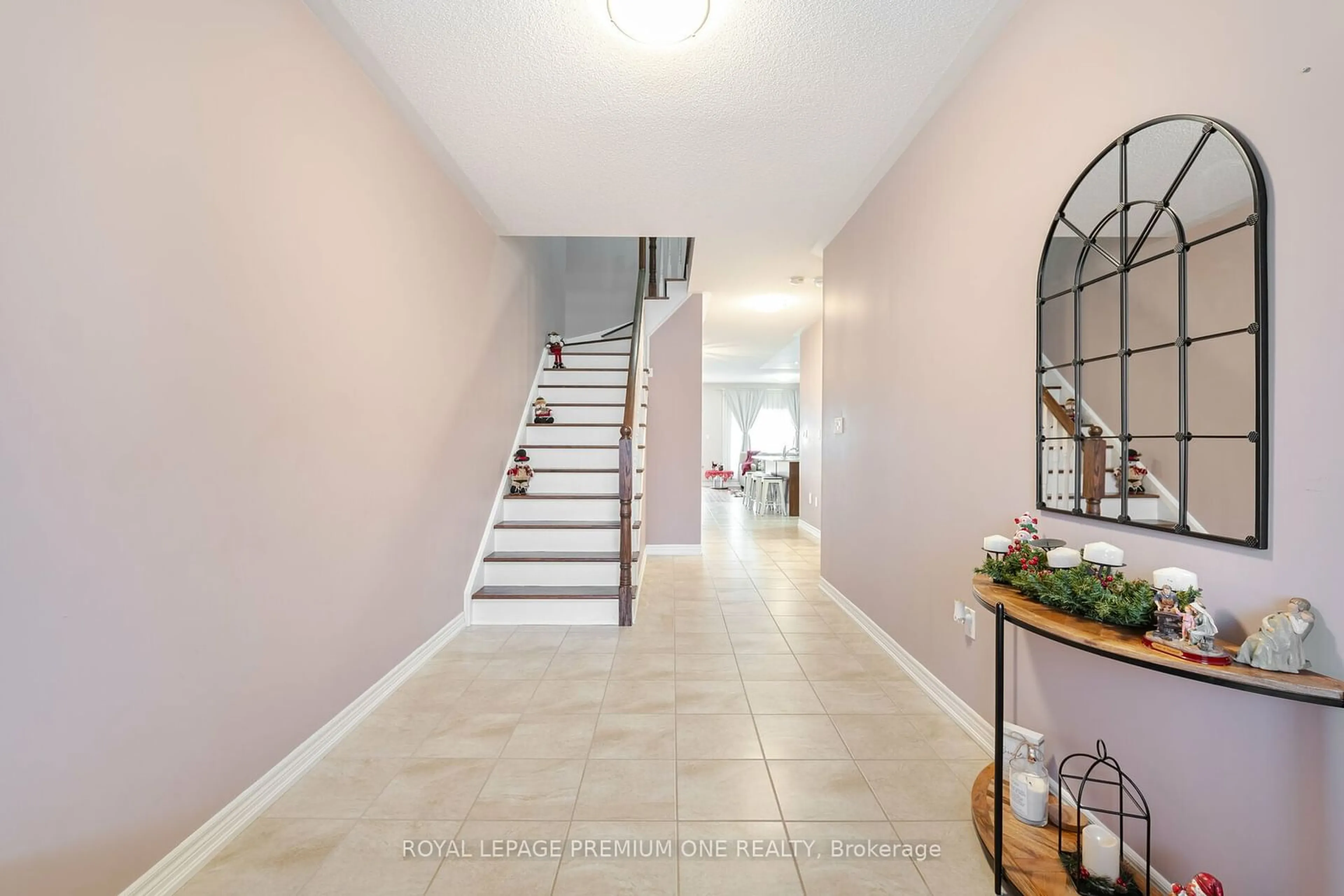 Indoor entryway for 51 Prosser Cres, Georgina Ontario L0E 1R0