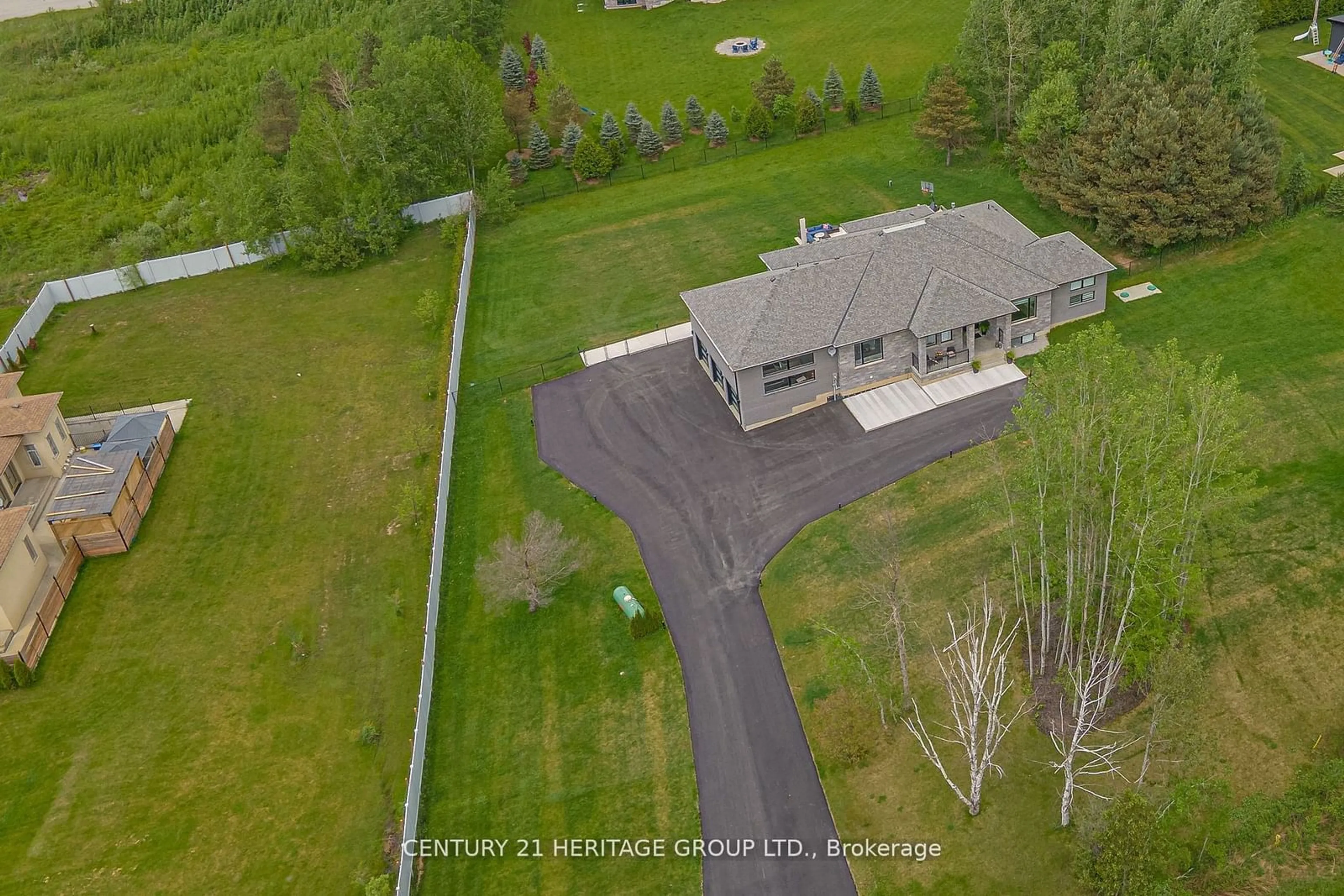 A pic from outside/outdoor area/front of a property/back of a property/a pic from drone, unknown for 3438 13th Line, Bradford West Gwillimbury Ontario L0L 1L0