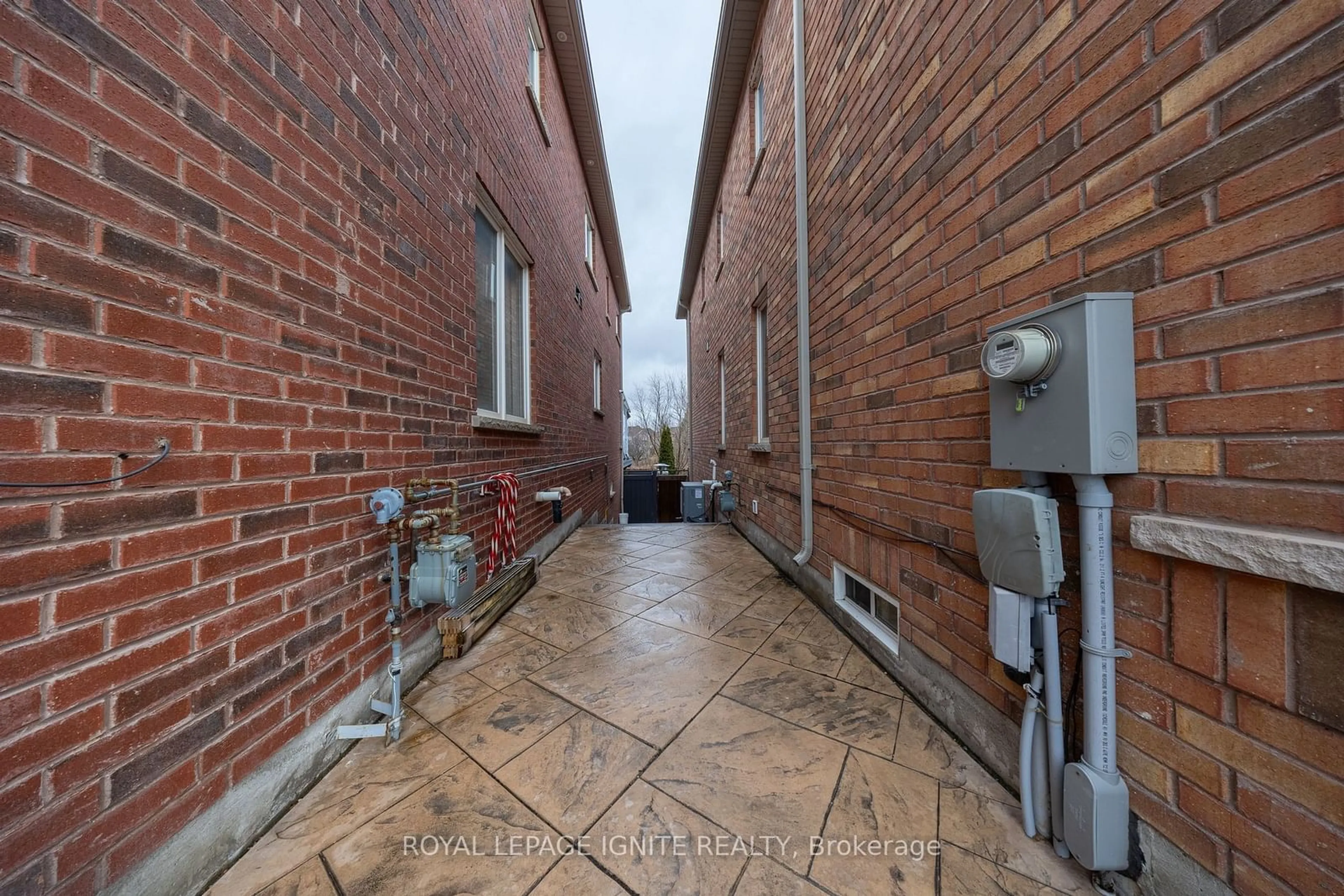 A pic from outside/outdoor area/front of a property/back of a property/a pic from drone, street for 123 ALEXANDER LAWRIE Ave, Markham Ontario L6E 0J6