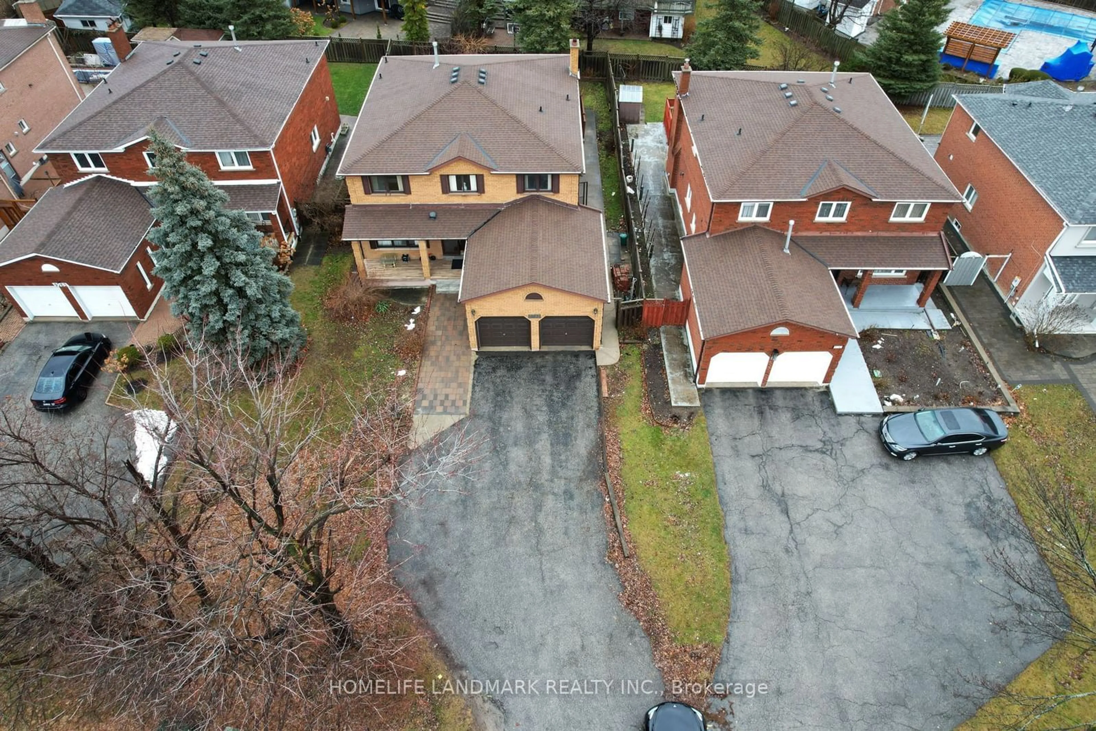 A pic from outside/outdoor area/front of a property/back of a property/a pic from drone, street for 9755 Keele St, Vaughan Ontario L6A 3Y5