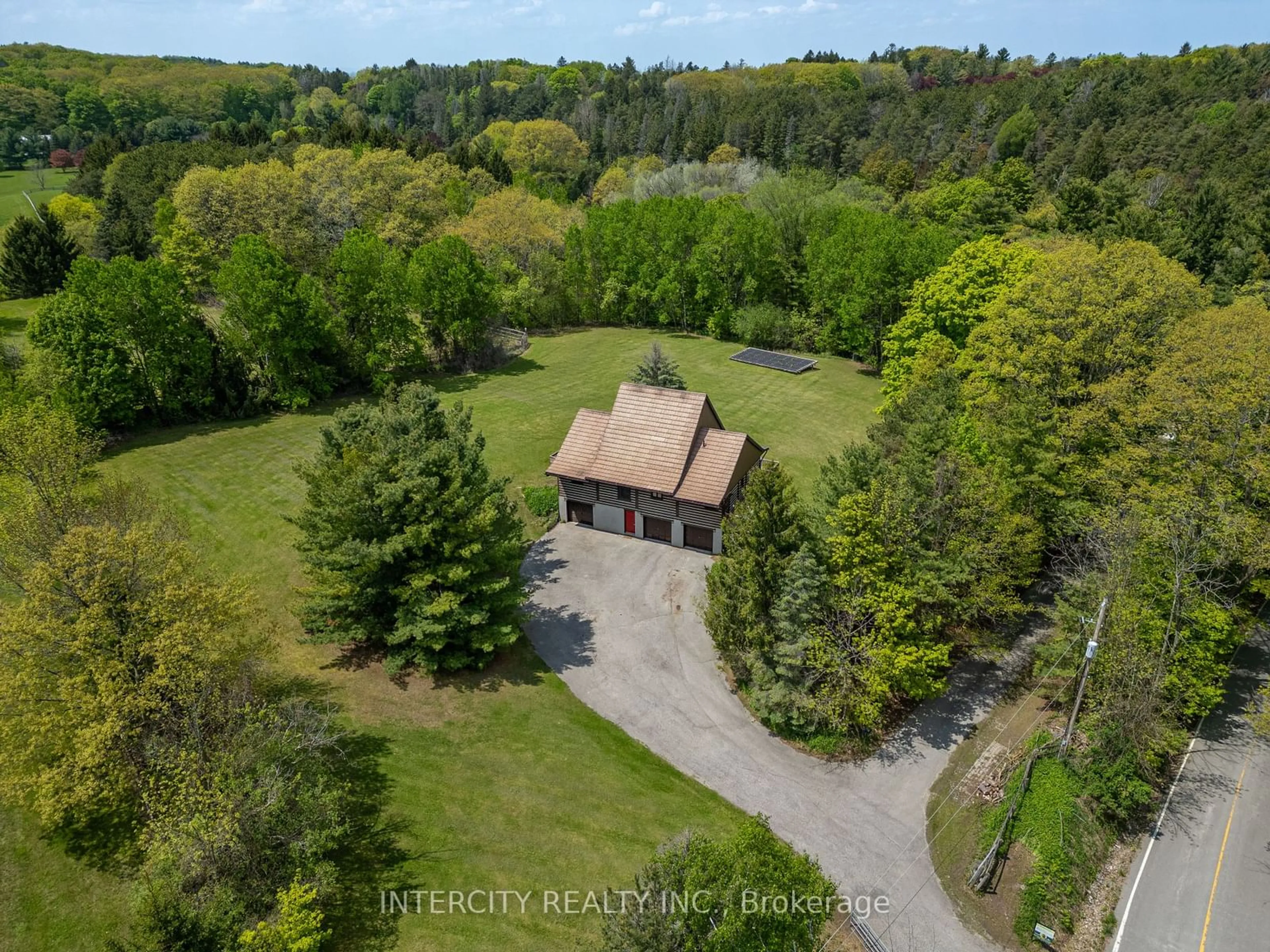 A pic from outside/outdoor area/front of a property/back of a property/a pic from drone, forest/trees view for 300 Old Bathurst St, King Ontario L7B 1K5